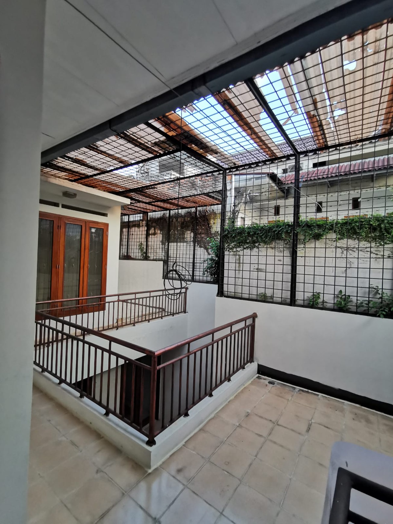 Dijual Rumah Siap Huni dan Terawat Lokasi Tenang di Kebayoran Baru, Jakarta Selatan