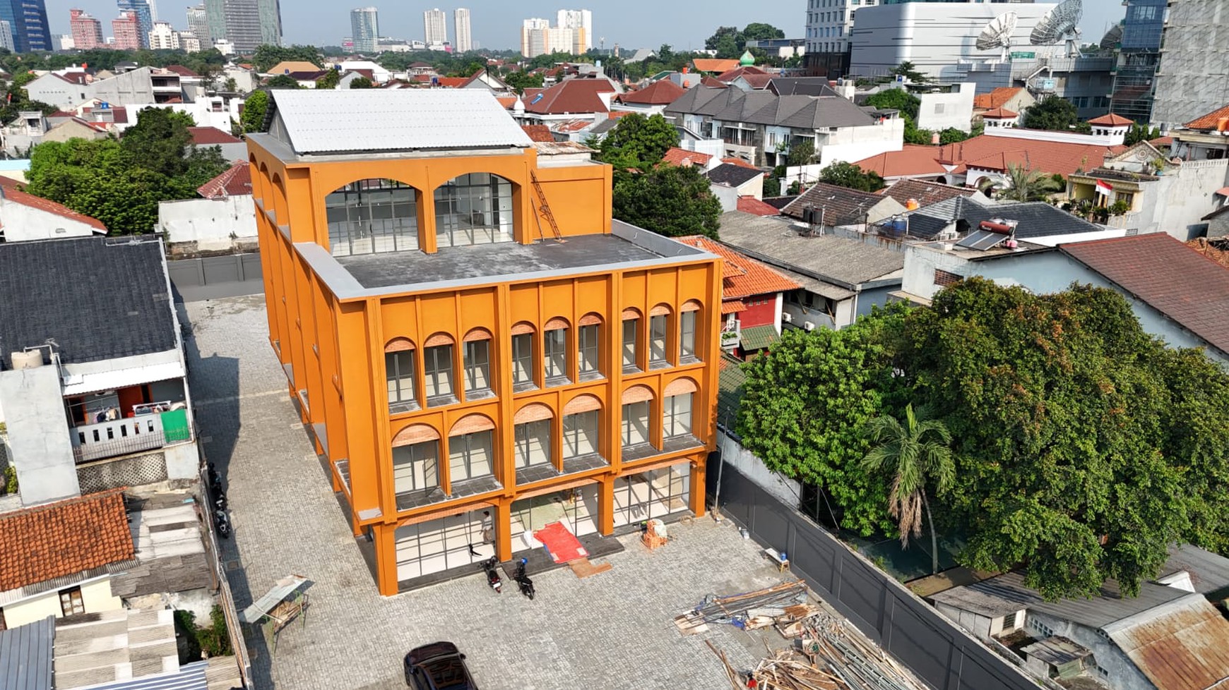 Gedung Di Lokasi Strategis Di Jl Harsono RM Ragunan Jakarta Selatan