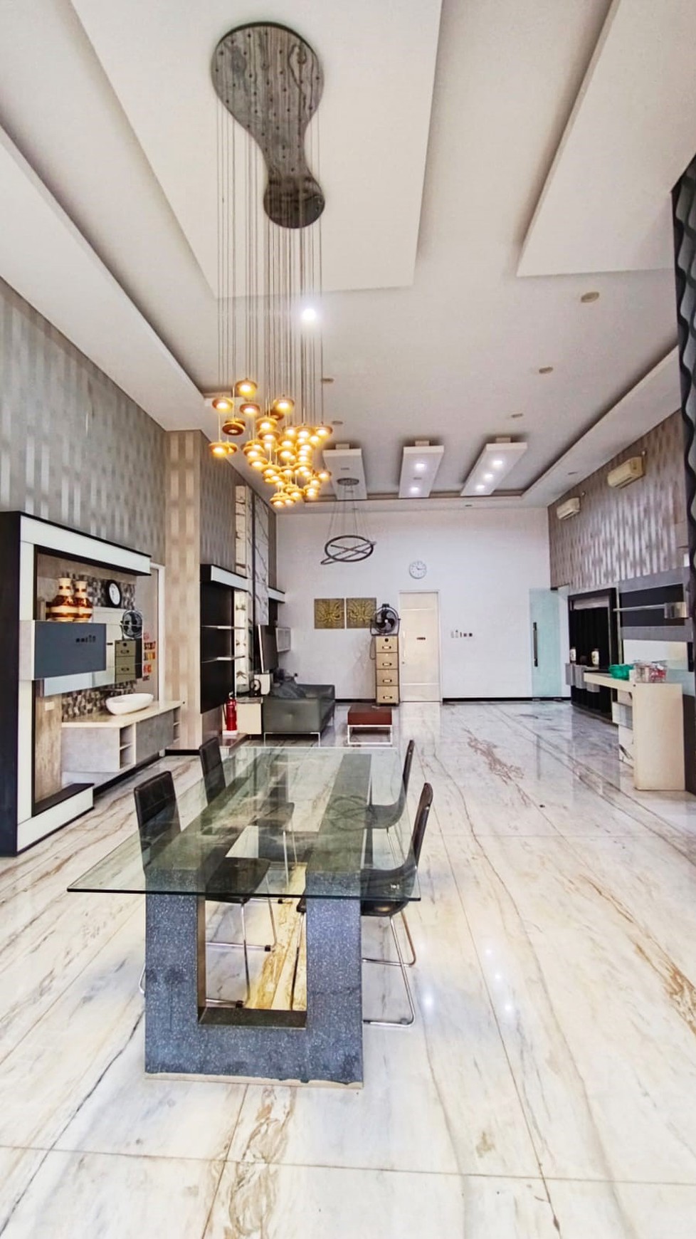 Rumah di Kertomenanggal Surabaya Selatan, Bagus + Terawat, Row Jalan Lebar, Siap Huni, Cocok untuk Rumah Tinggal / Kantor