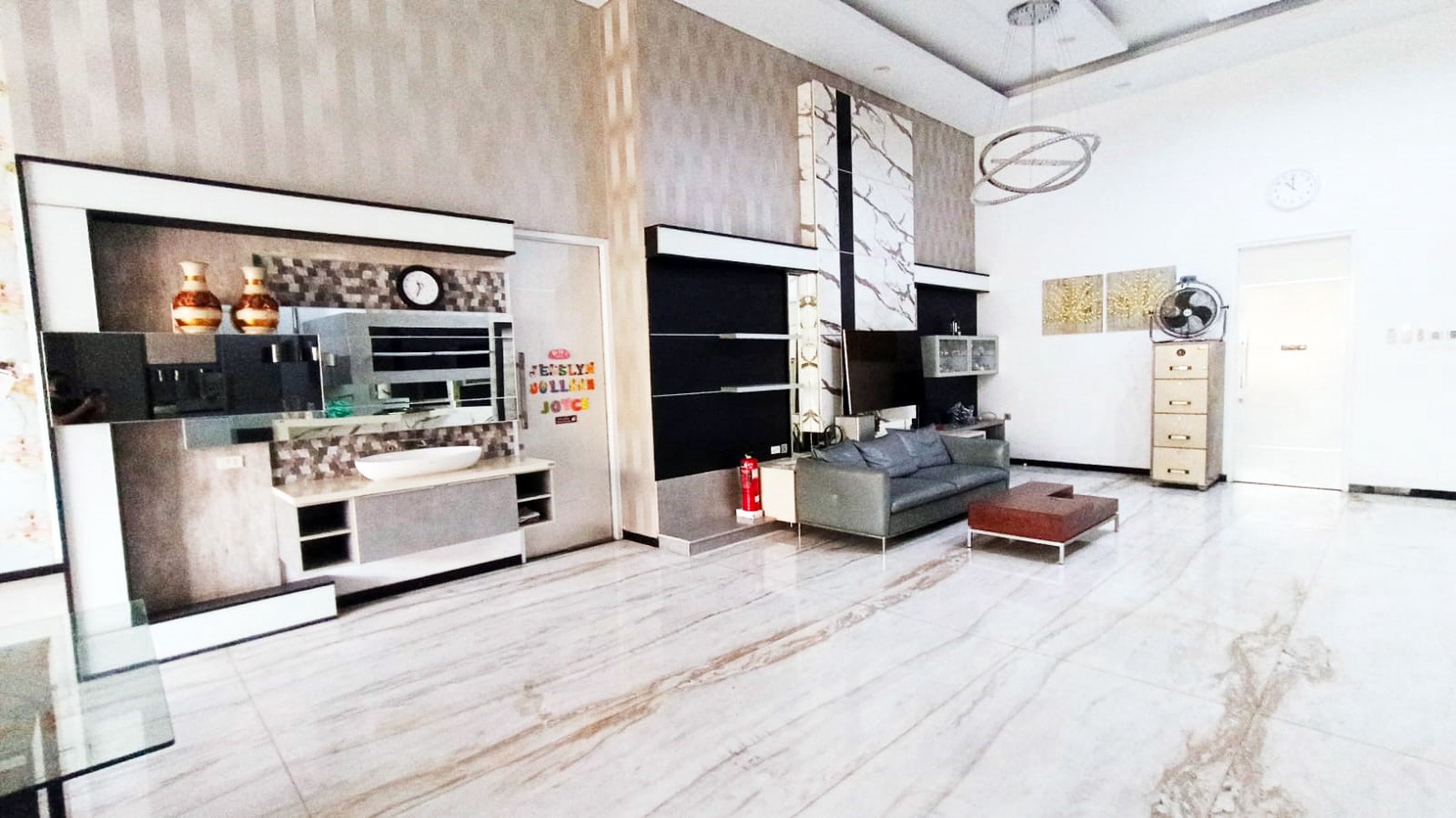 Rumah di Kertomenanggal Surabaya Selatan, Bagus + Terawat, Row Jalan Lebar, Siap Huni, Cocok untuk Rumah Tinggal / Kantor