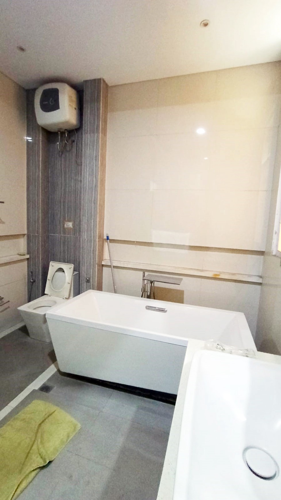 Rumah di Kertomenanggal Surabaya Selatan, Bagus + Terawat, Row Jalan Lebar, Siap Huni, Cocok untuk Rumah Tinggal / Kantor