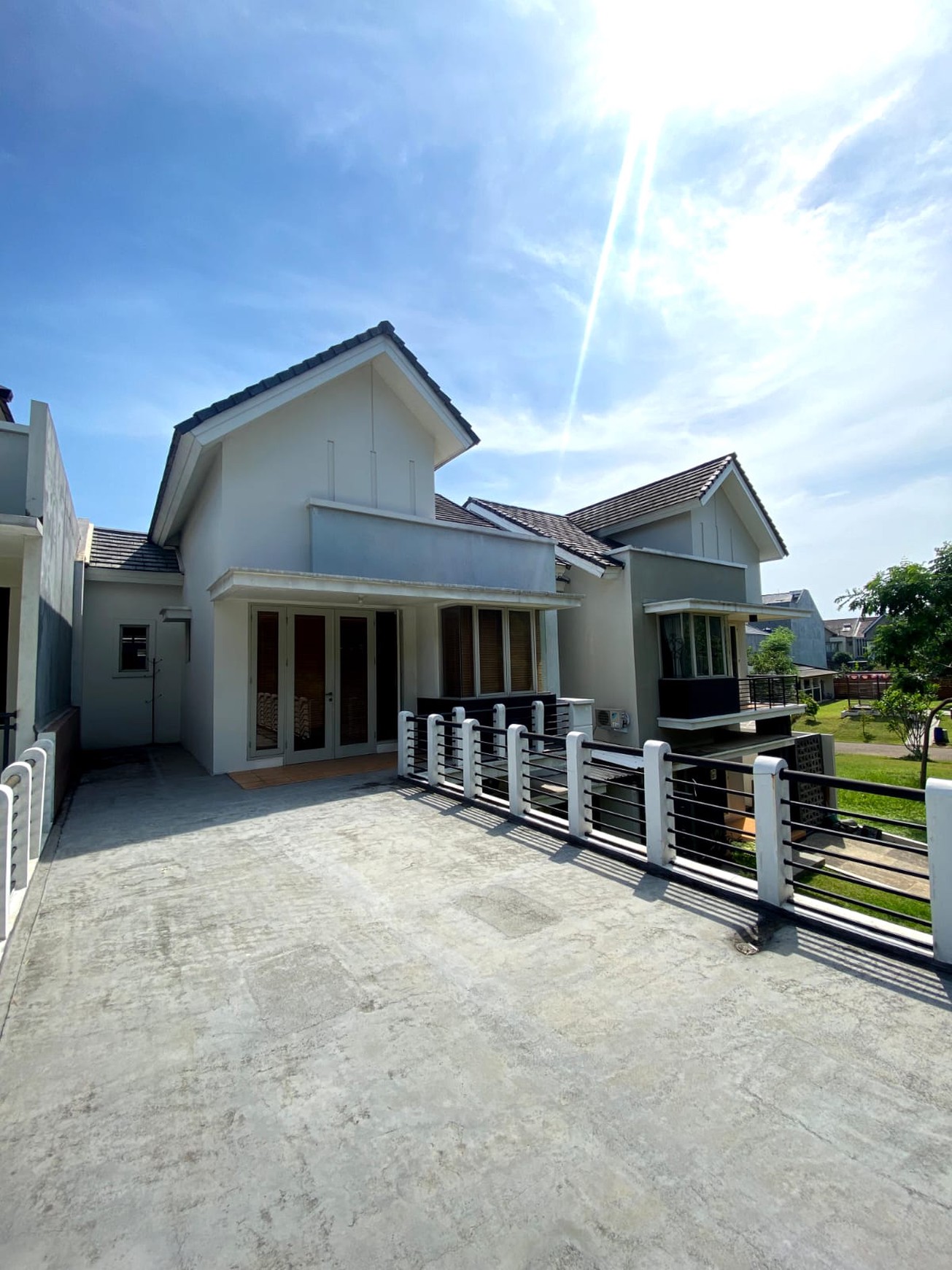 Dijual Rumah Di Cluster Mewah De Latinos Tangerang Selatan
