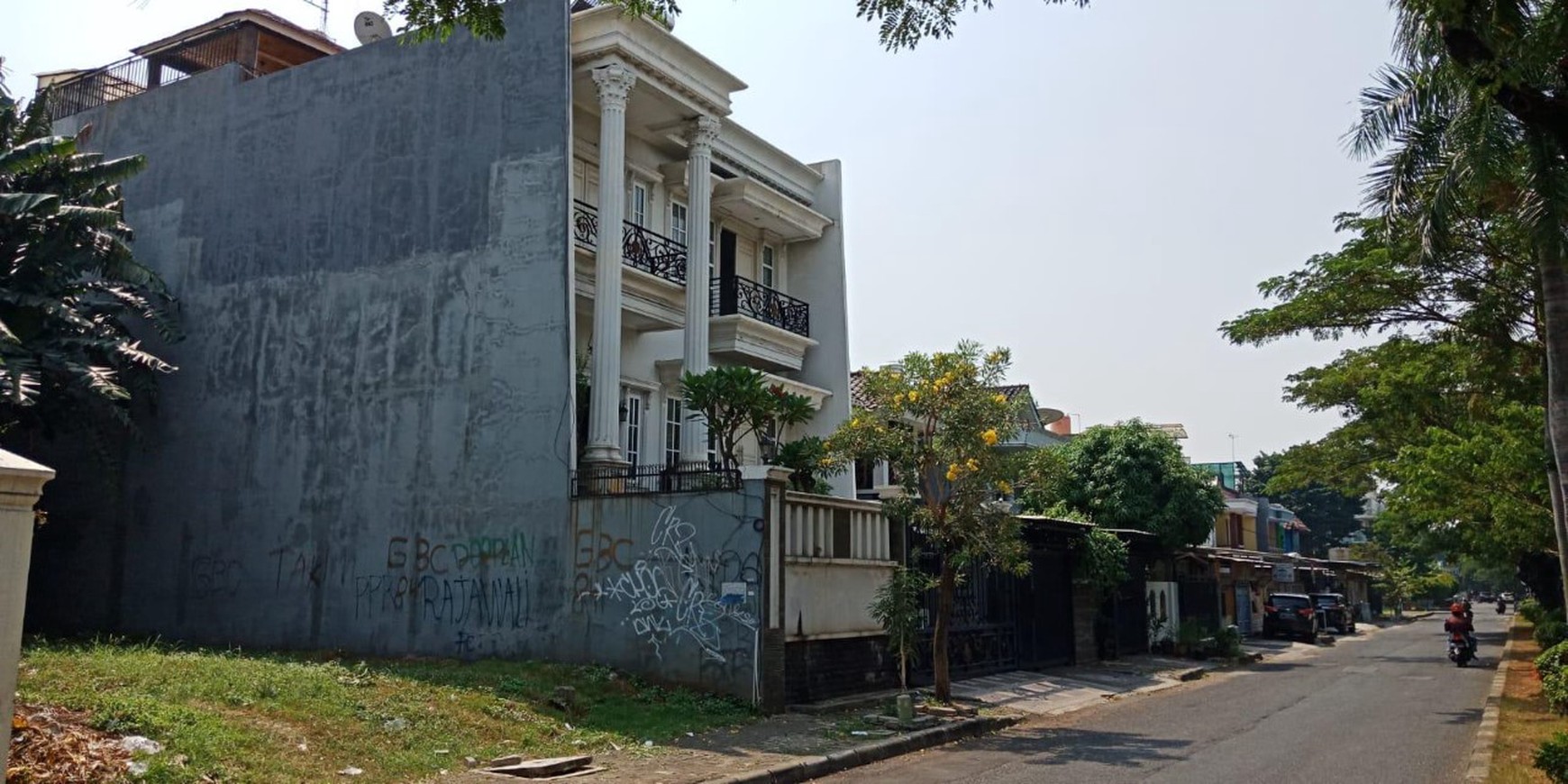 Rumah Komplek Daan Mogot baru, Jl. Gilimanuk, Kalideres