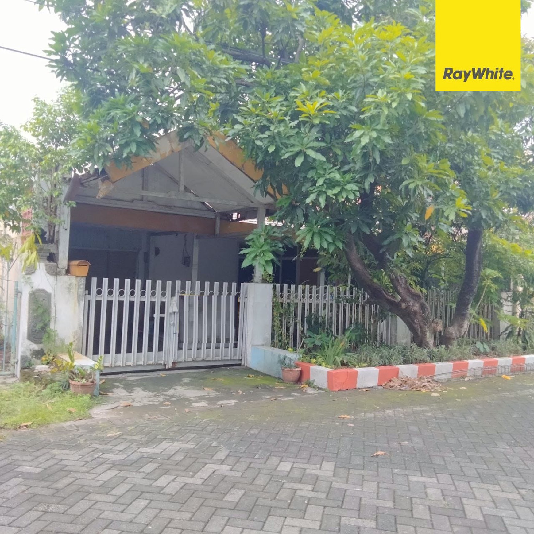 Dijual Rumah di Jalan Tenggilis Utara Surabaya