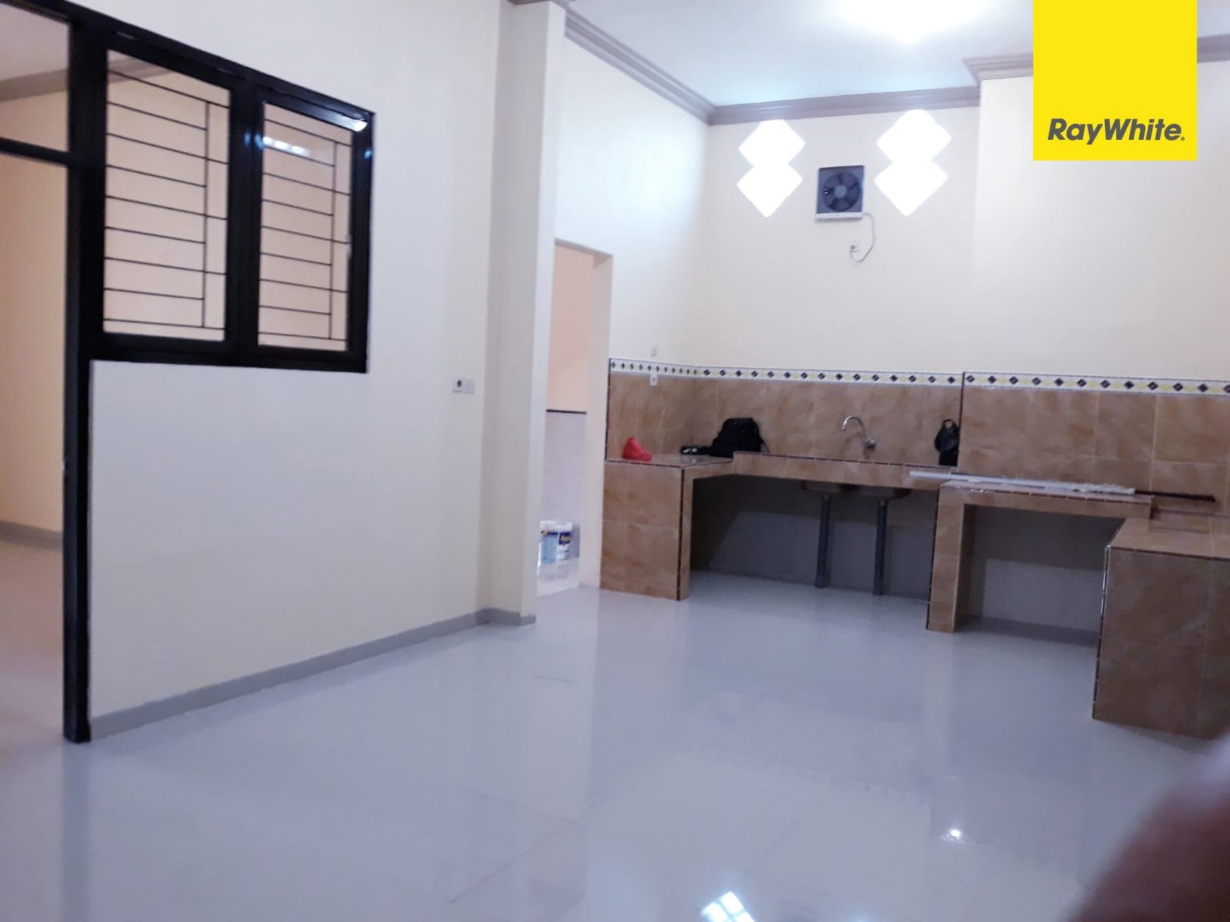 Dijual Rumah 2 lantai SHM di Pondok Mutiara Sidoarjo