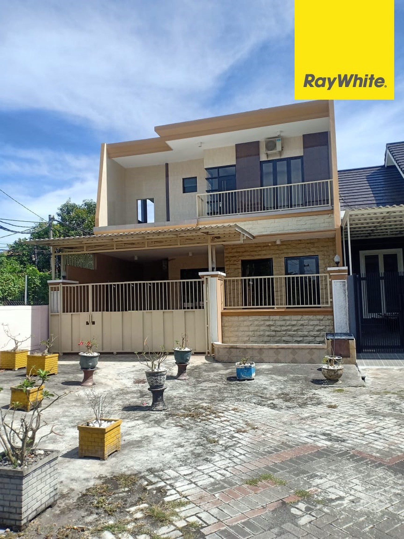 Dijual Rumah 2 lantai SHM di Pondok Mutiara Sidoarjo
