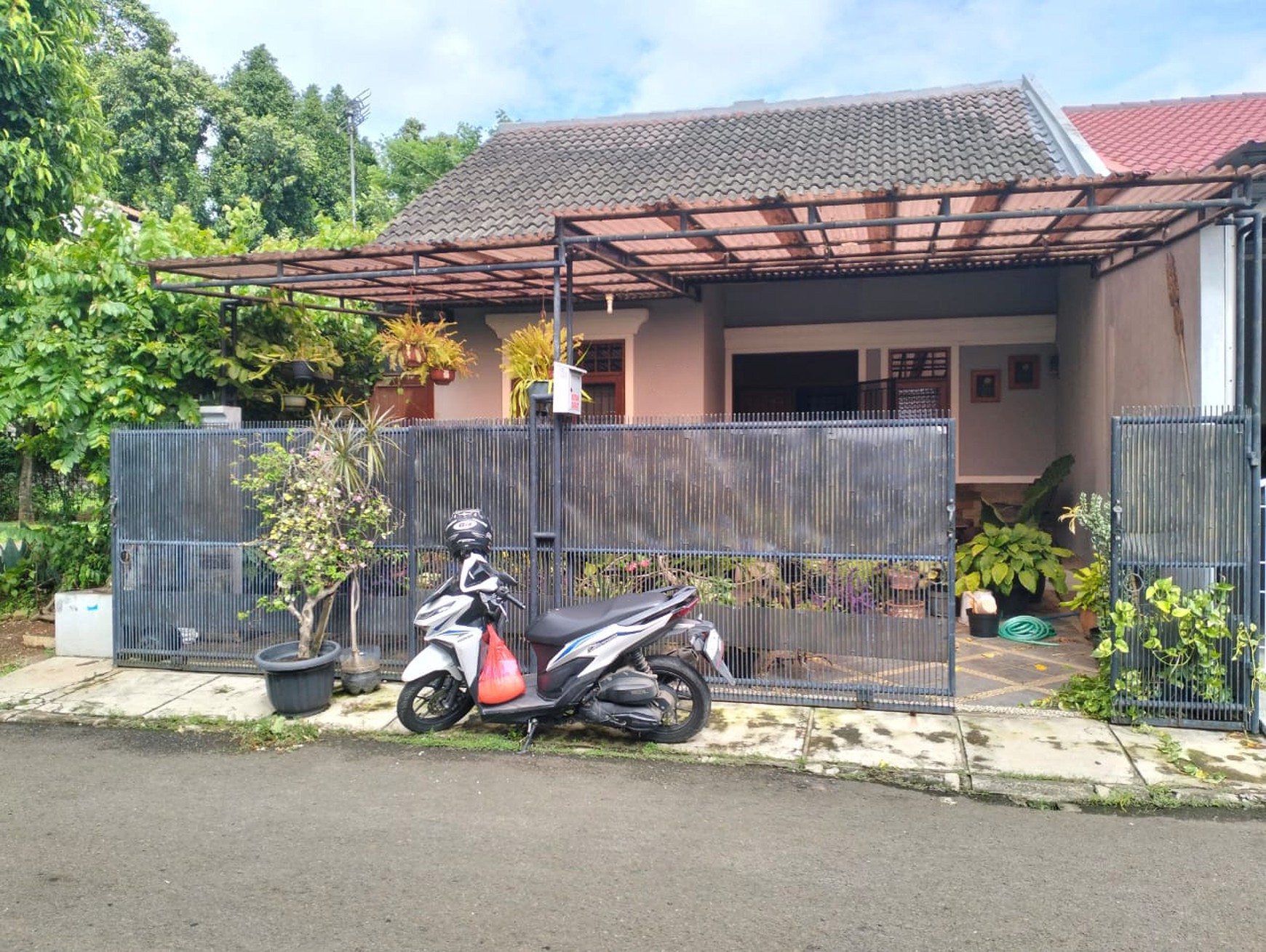 Rumah Siap Huni Full Furnished dengan Hunian Nyaman dan Asri di BSD, Nusaloka