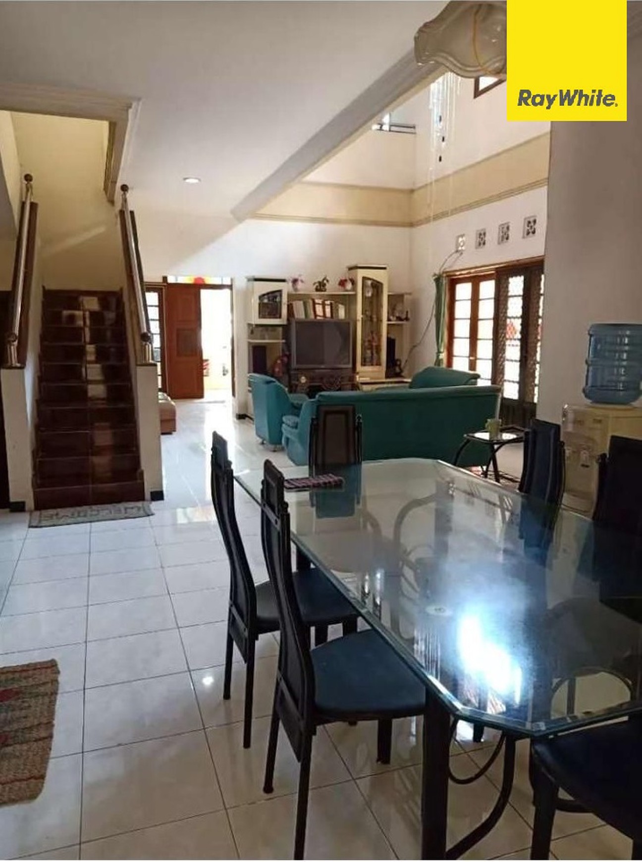 Dijual Rumah 2 lantai Semi Furnish di Pantai Mentari Surabaya