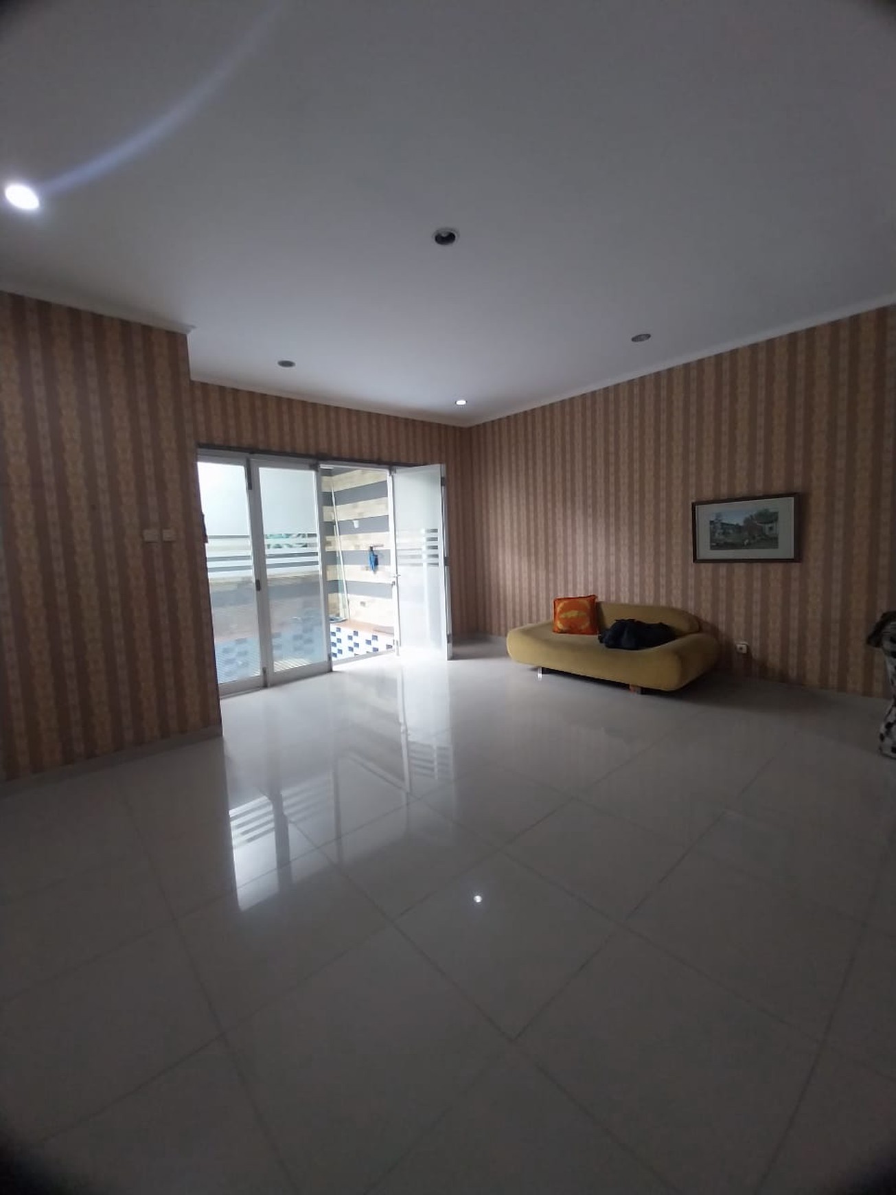 Rumah 2 Lantai di Ciputat deket ST. Sudimara dengan Luas 135 m2 Bangunan 230 m2 SHM
