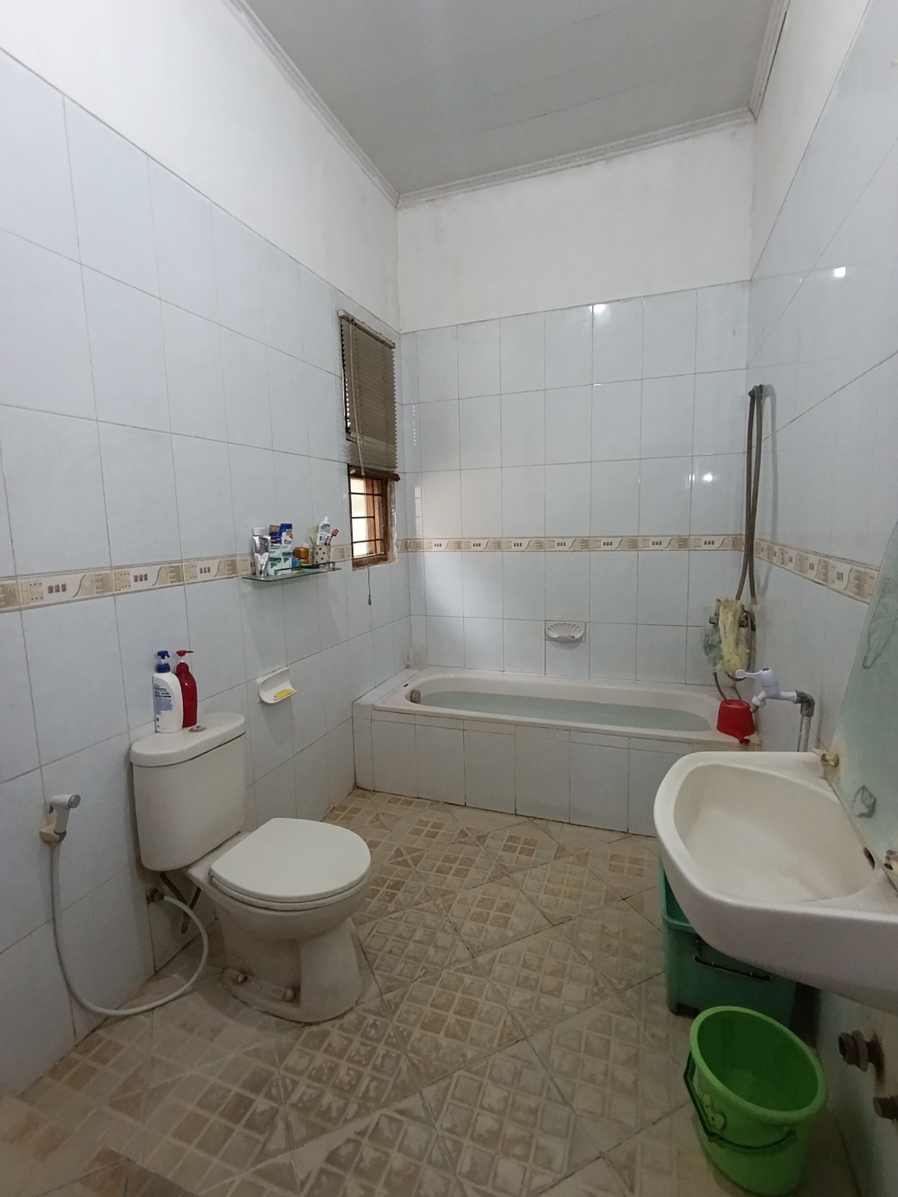 Di jual Rumah Tinggal 2 Lantai Bagus Dan Siap Huni di Jl Lantana Kemang Pratama, Bekasi Jawa Barat