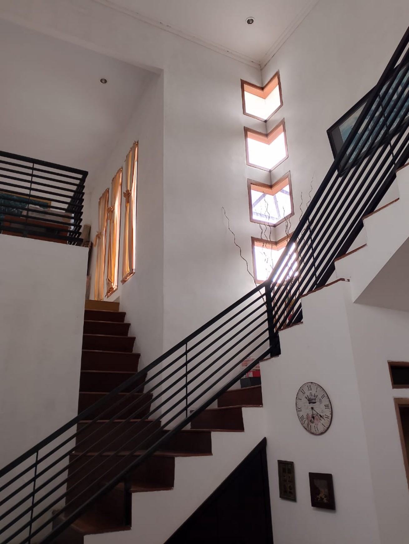 Di jual Rumah Tinggal 2 Lantai Bagus Dan Siap Huni di Jl Lantana Kemang Pratama, Bekasi Jawa Barat