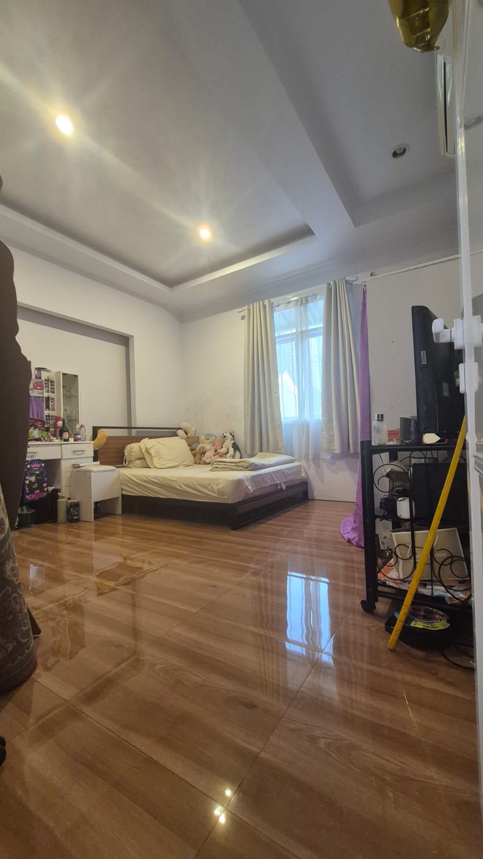 Rumah 2½ Lantai di Jakarta Selatan dengan KT 3+1 dan KM 2+1 Lokasi Strategis Siap Huni