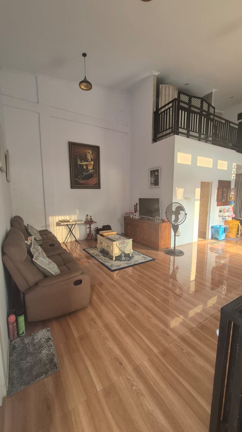 Rumah 2½ Lantai di Jakarta Selatan dengan KT 3+1 dan KM 2+1 Lokasi Strategis Siap Huni