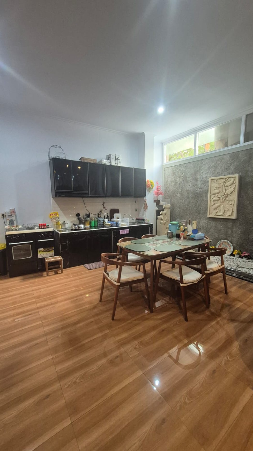 Rumah 2½ Lantai di Jakarta Selatan dengan KT 3+1 dan KM 2+1 Lokasi Strategis Siap Huni