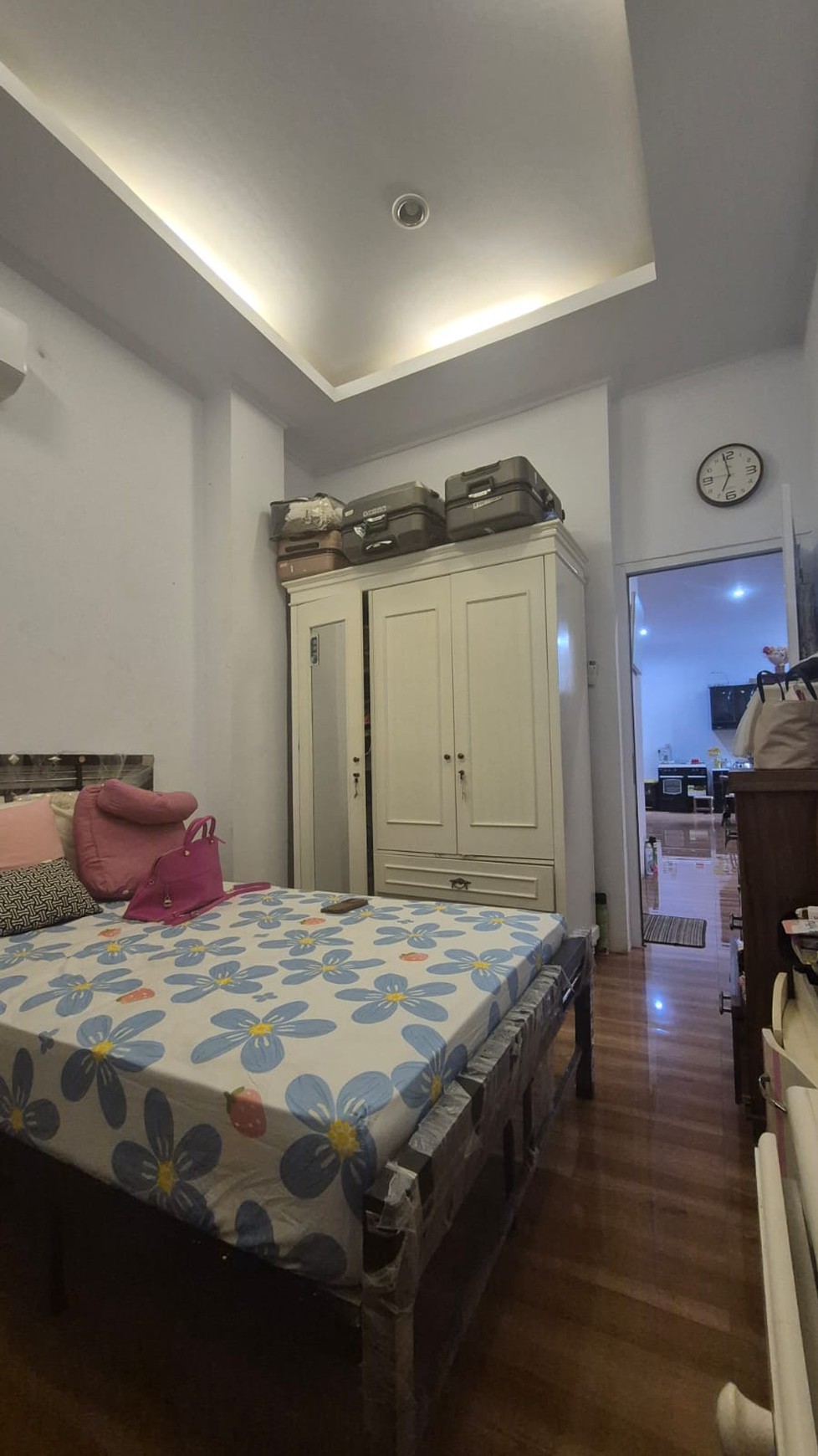 Rumah 2½ Lantai di Jakarta Selatan dengan KT 3+1 dan KM 2+1 Lokasi Strategis Siap Huni