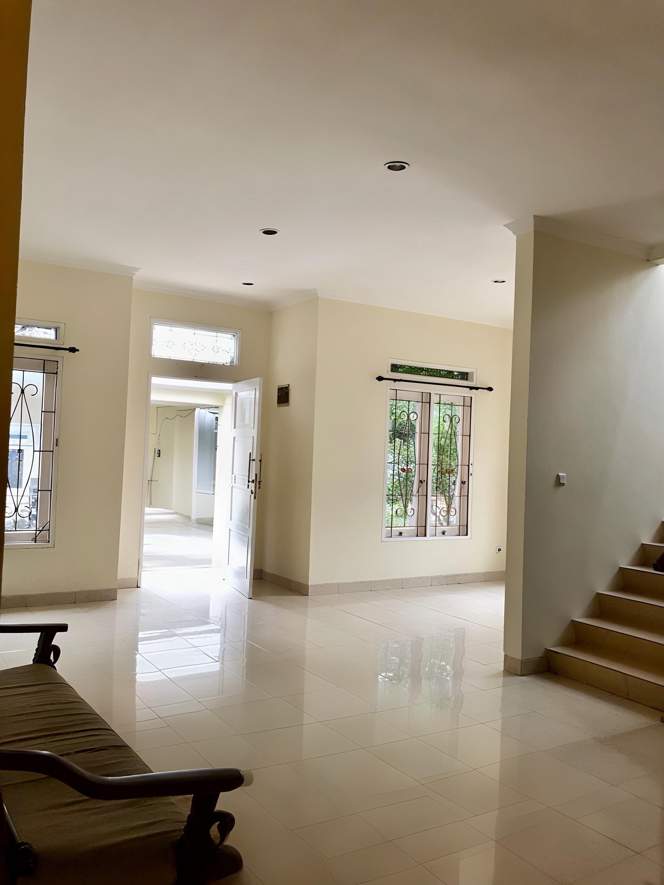 Dijual Cepat Rumah 2 Lantai Siap Huni di Kawasan Asri dan Hijau di Cirendeu. Tangsel Rasa Jaksel.
