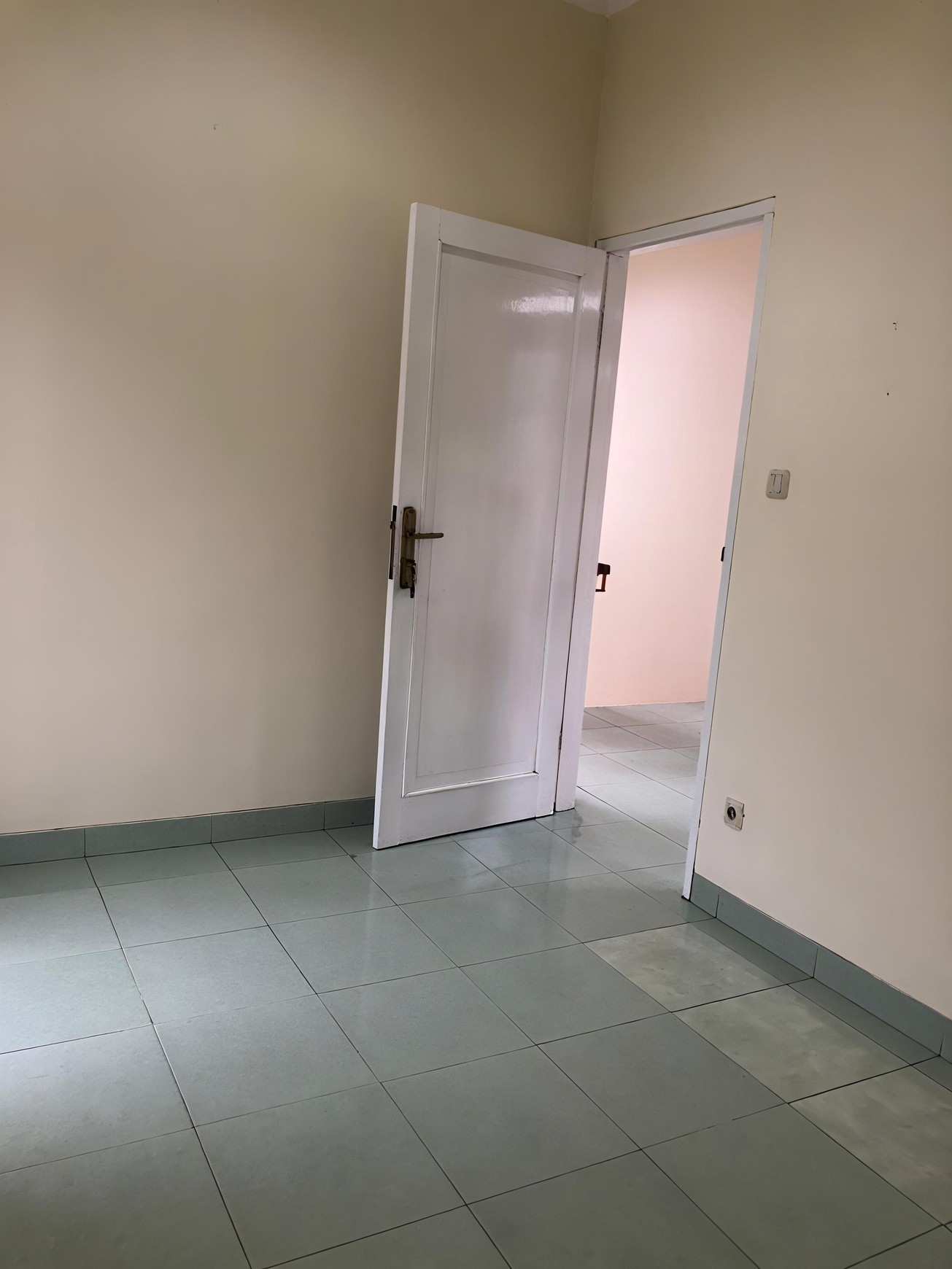 Dijual Cepat Rumah 2 Lantai Siap Huni di Kawasan Asri dan Hijau di Cirendeu. Tangsel Rasa Jaksel.