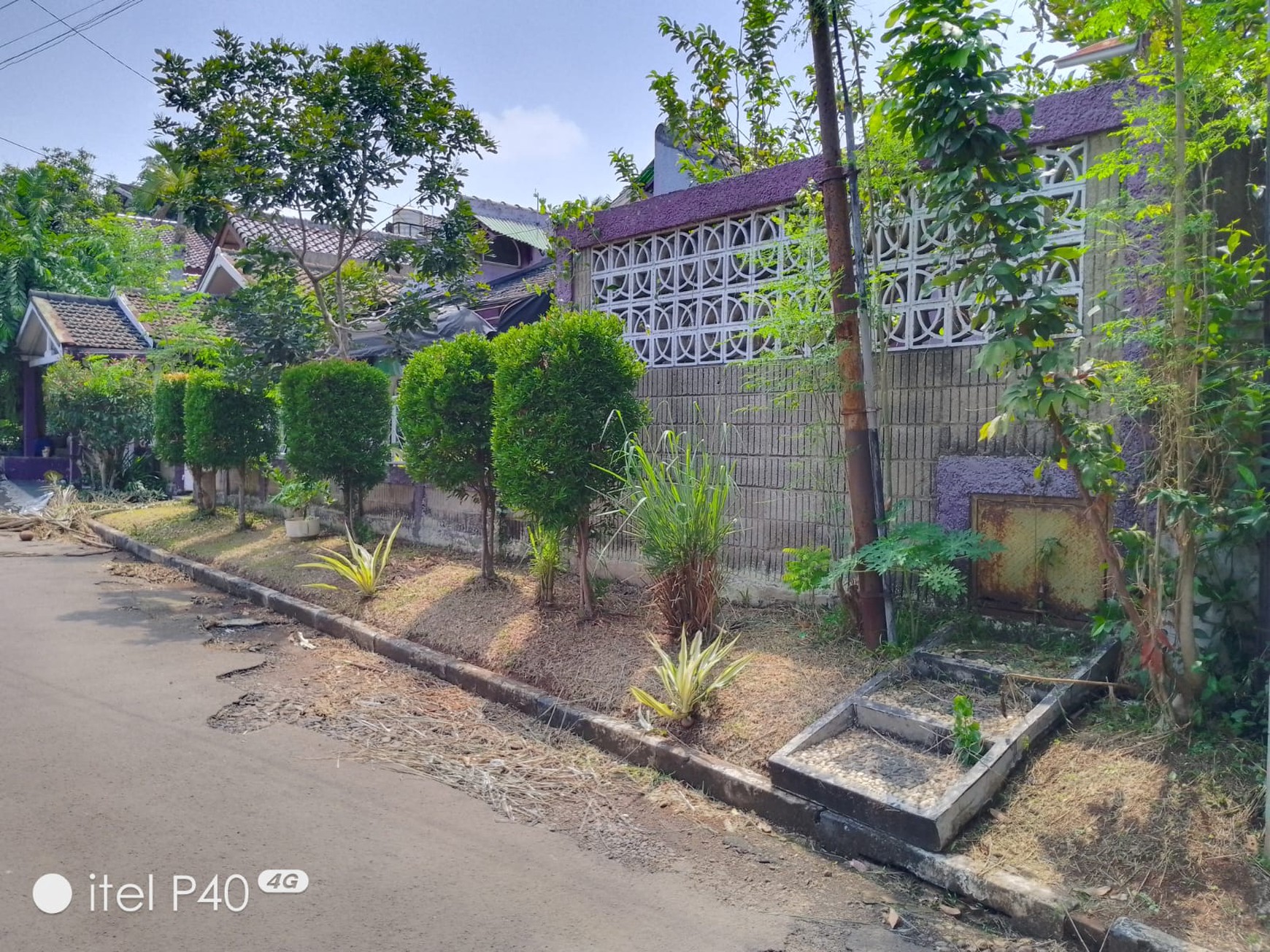 Rumah Hitung Tanah Luas 300 m2 dengan Lokasi Strategis @Pamulang Barat, Pamulang
