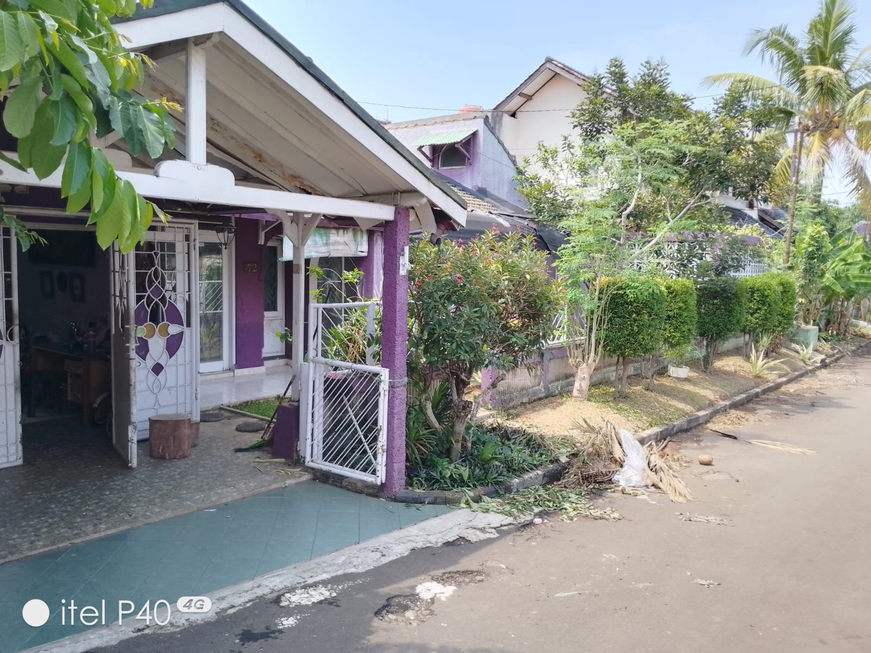 Rumah Hitung Tanah Luas 300 m2 dengan Lokasi Strategis @Pamulang Barat, Pamulang