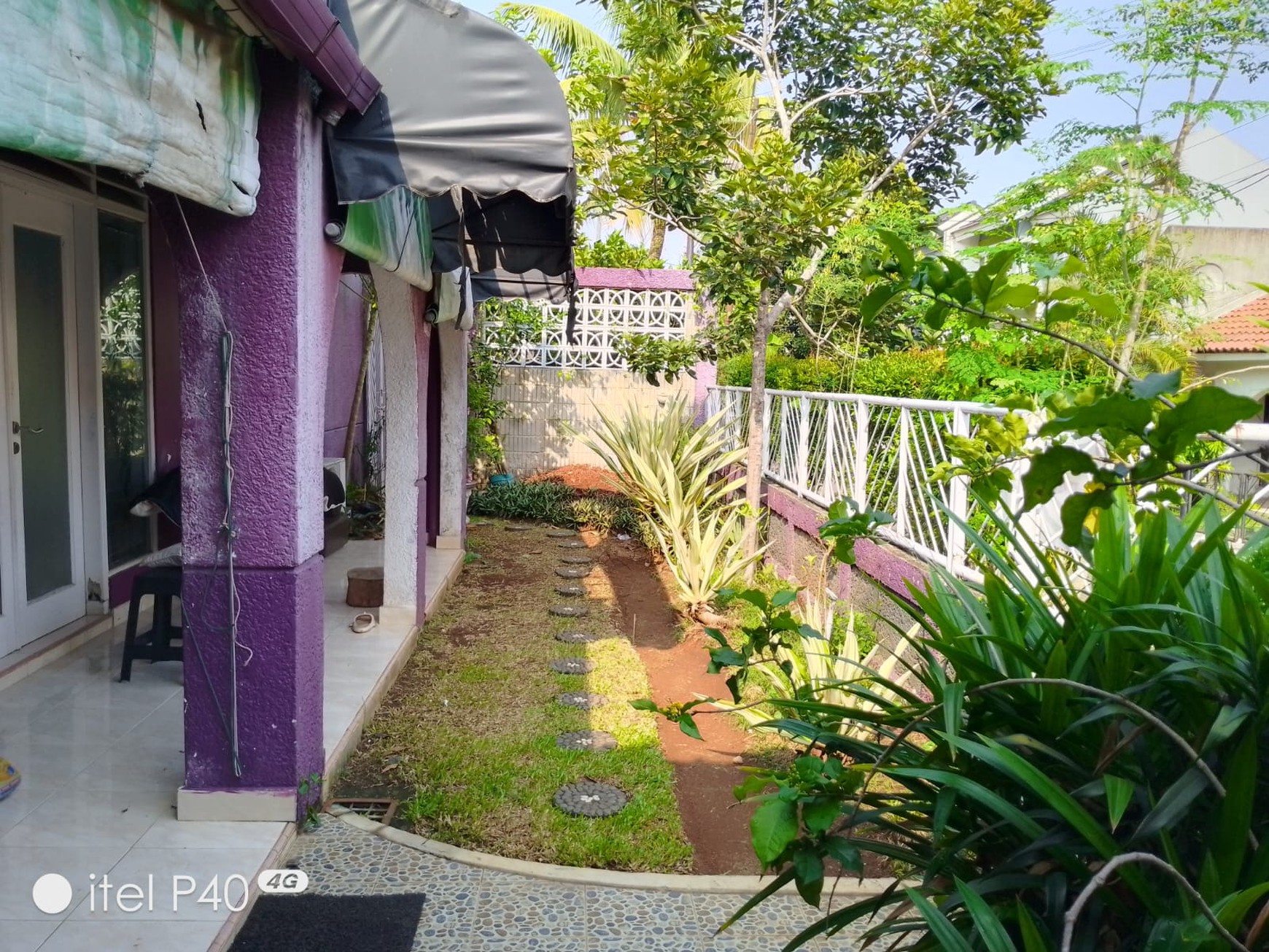 Rumah Hitung Tanah Luas 300 m2 dengan Lokasi Strategis @Pamulang Barat, Pamulang