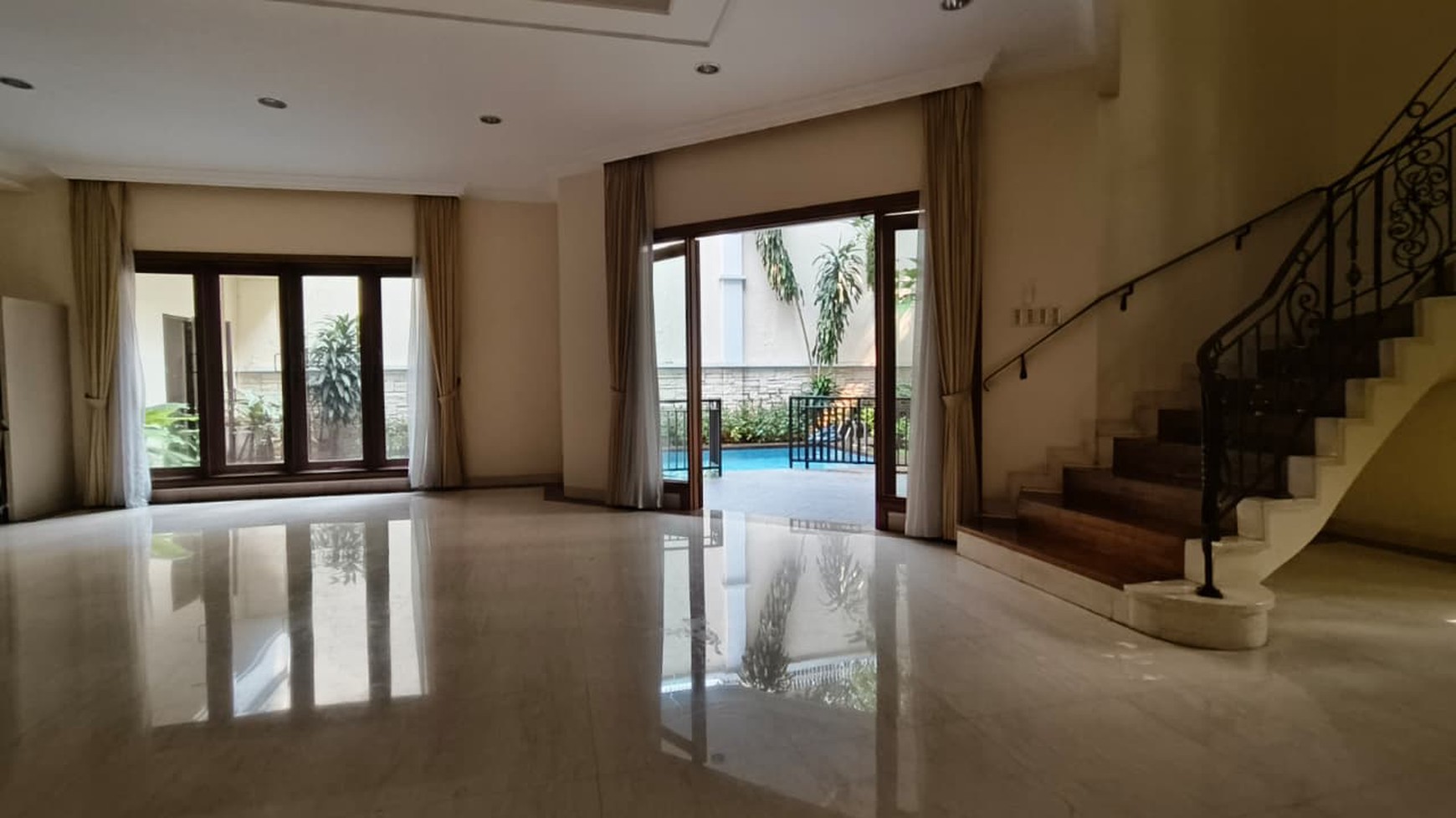 Rumah disewakan di Pondok Indah - Tenang dan Aman