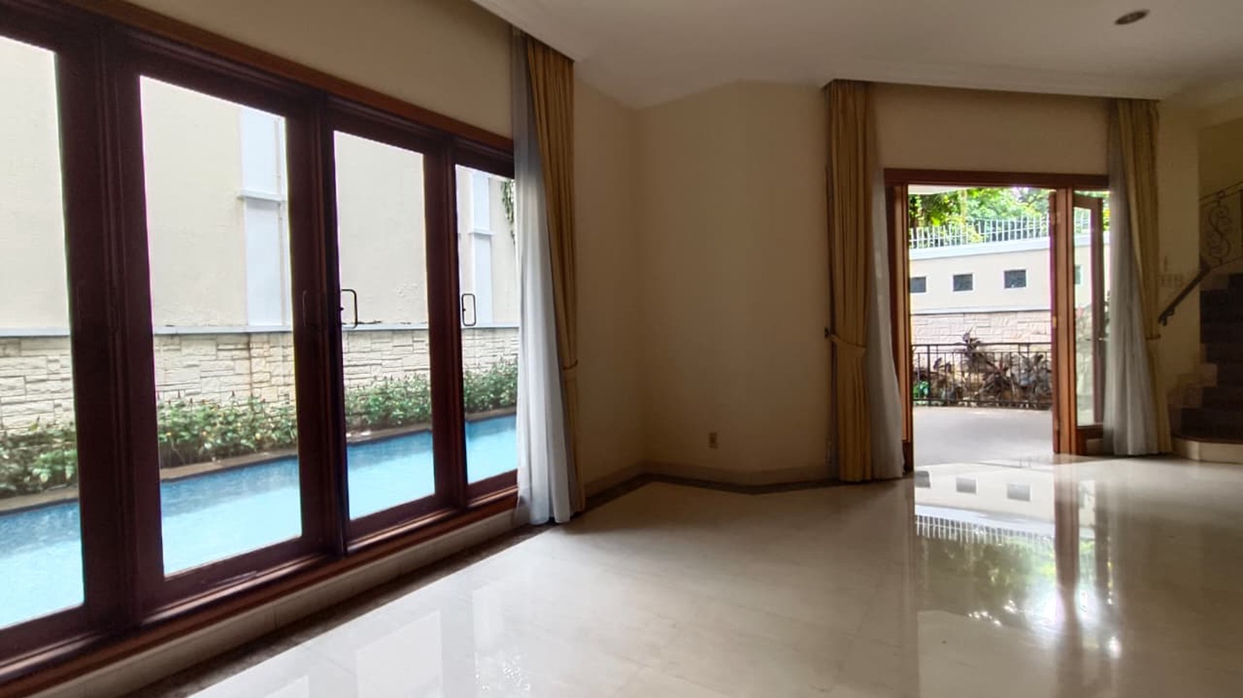 Rumah disewakan di Pondok Indah - Tenang dan Aman