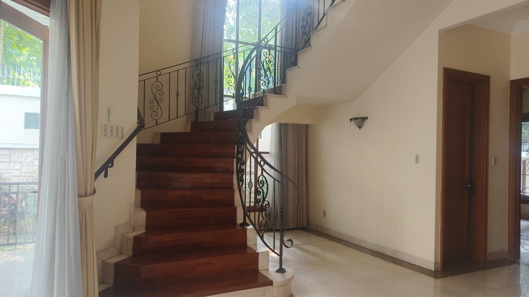 Rumah disewakan di Pondok Indah - Tenang dan Aman