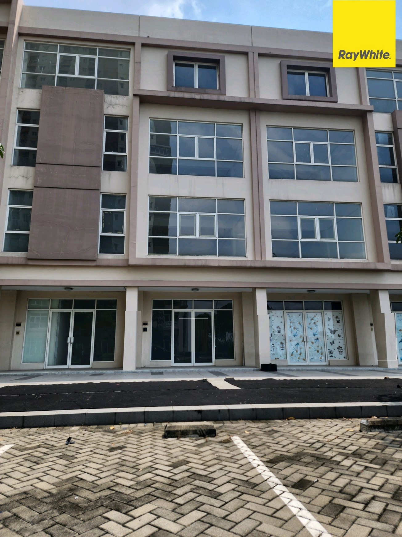 Disewakan Ruko 4 lantai di Puncak Dharmahusada Surabaya