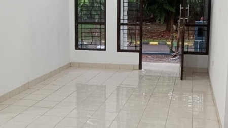 Di Sewa Rumah 2 Lantai Semi Furnished di Graha Raya