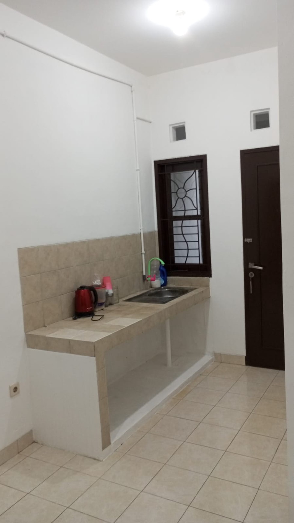 Di Sewa Rumah 2 Lantai Semi Furnished di Graha Raya