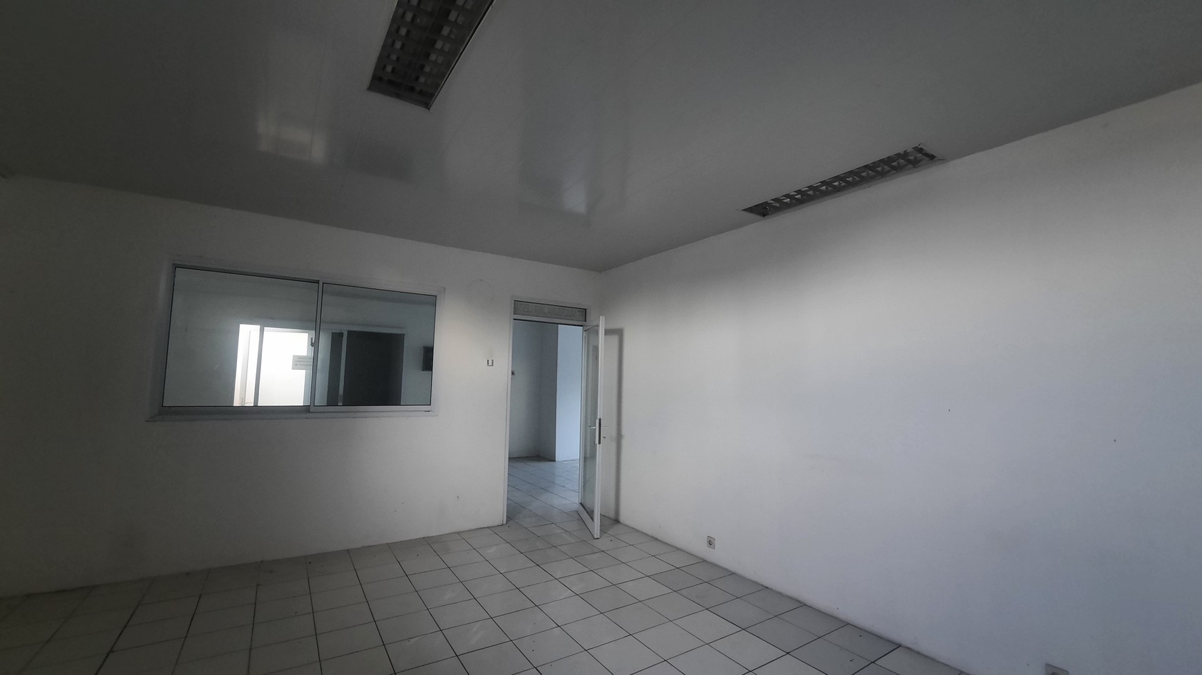 GUDANG/PABRIK DAN KANTOR SIAP PAKAI DI LOKASI STRATEGIS DIKAWASAN INDUSTRI JABABEKA CIKARANG
