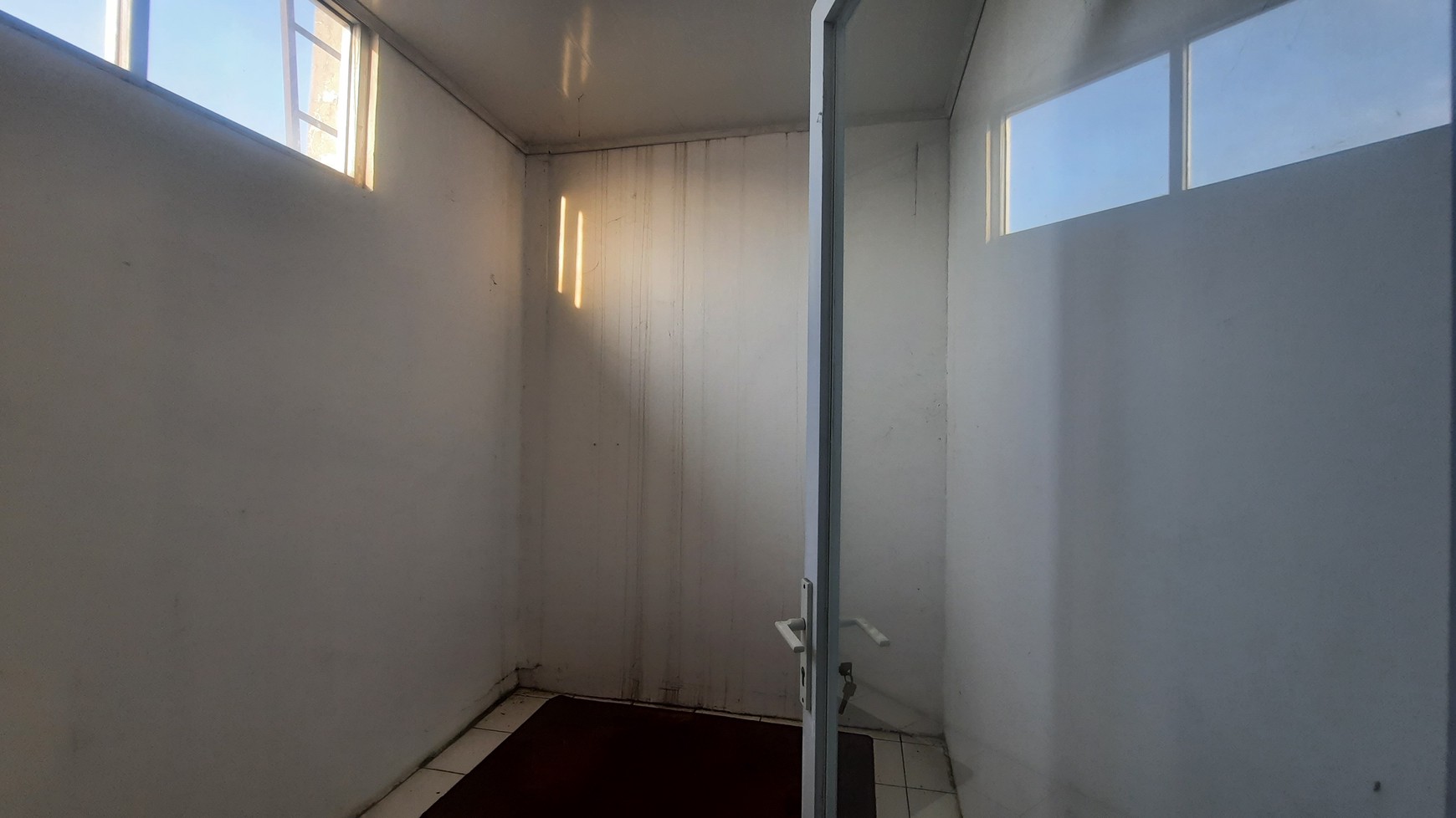 GUDANG/PABRIK DAN KANTOR SIAP PAKAI DI LOKASI STRATEGIS DIKAWASAN INDUSTRI JABABEKA CIKARANG