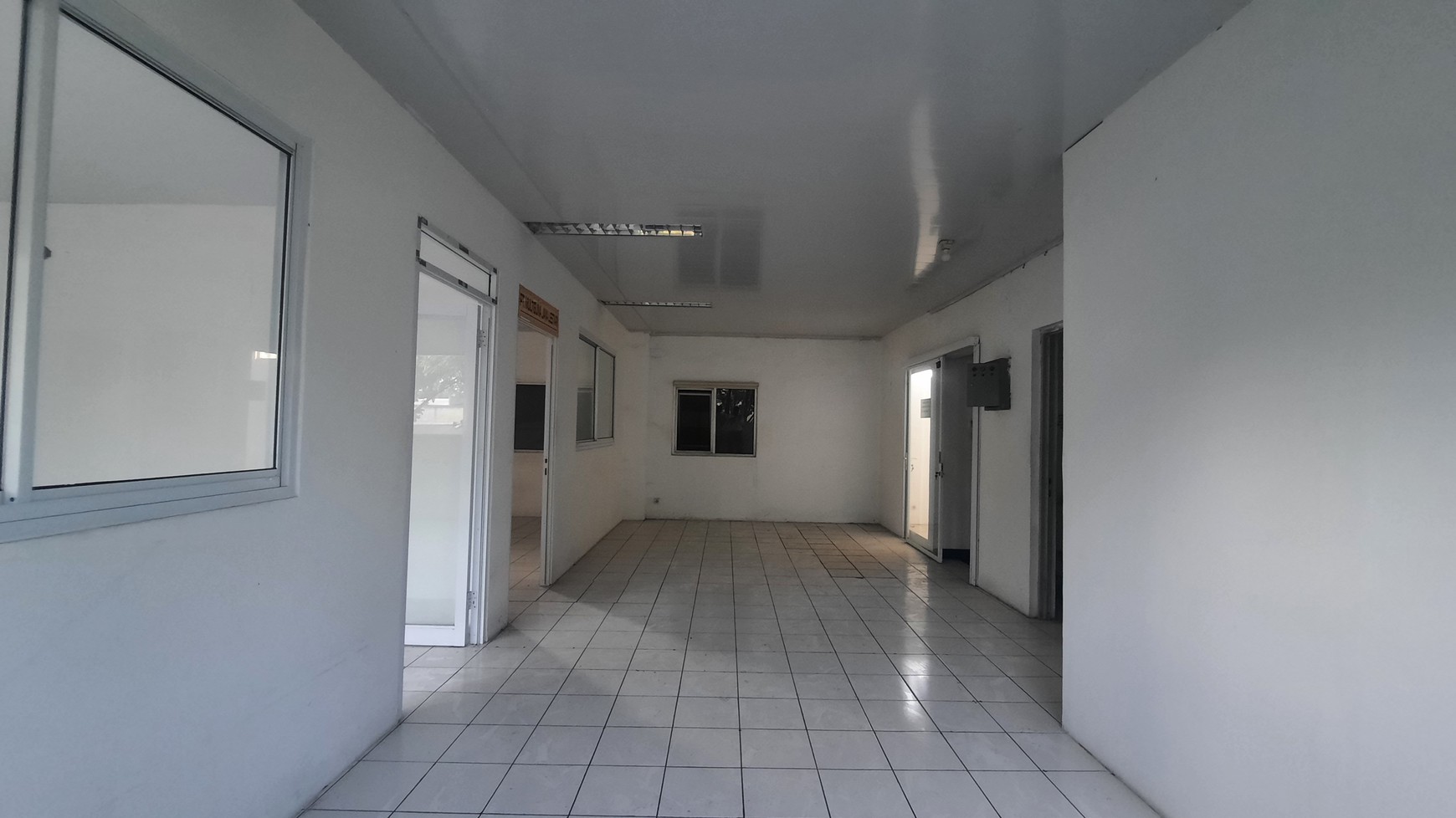 GUDANG/PABRIK DAN KANTOR SIAP PAKAI DI LOKASI STRATEGIS DIKAWASAN INDUSTRI JABABEKA CIKARANG