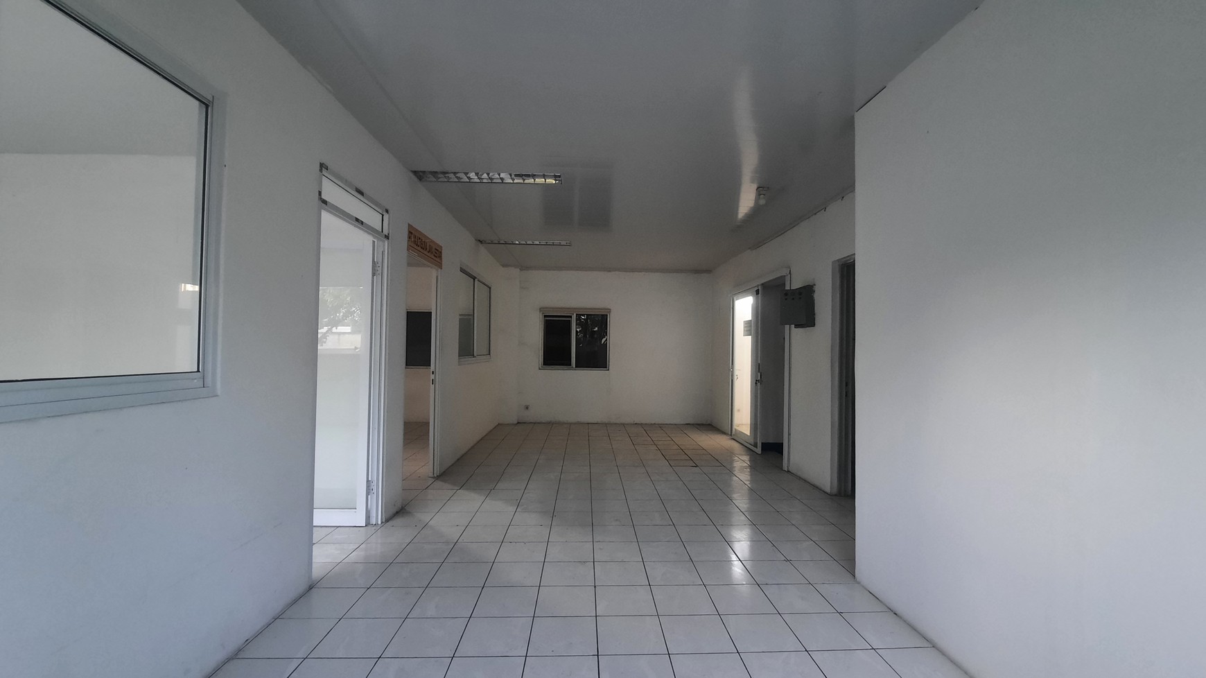GUDANG/PABRIK DAN KANTOR SIAP PAKAI DI LOKASI STRATEGIS DIKAWASAN INDUSTRI JABABEKA CIKARANG