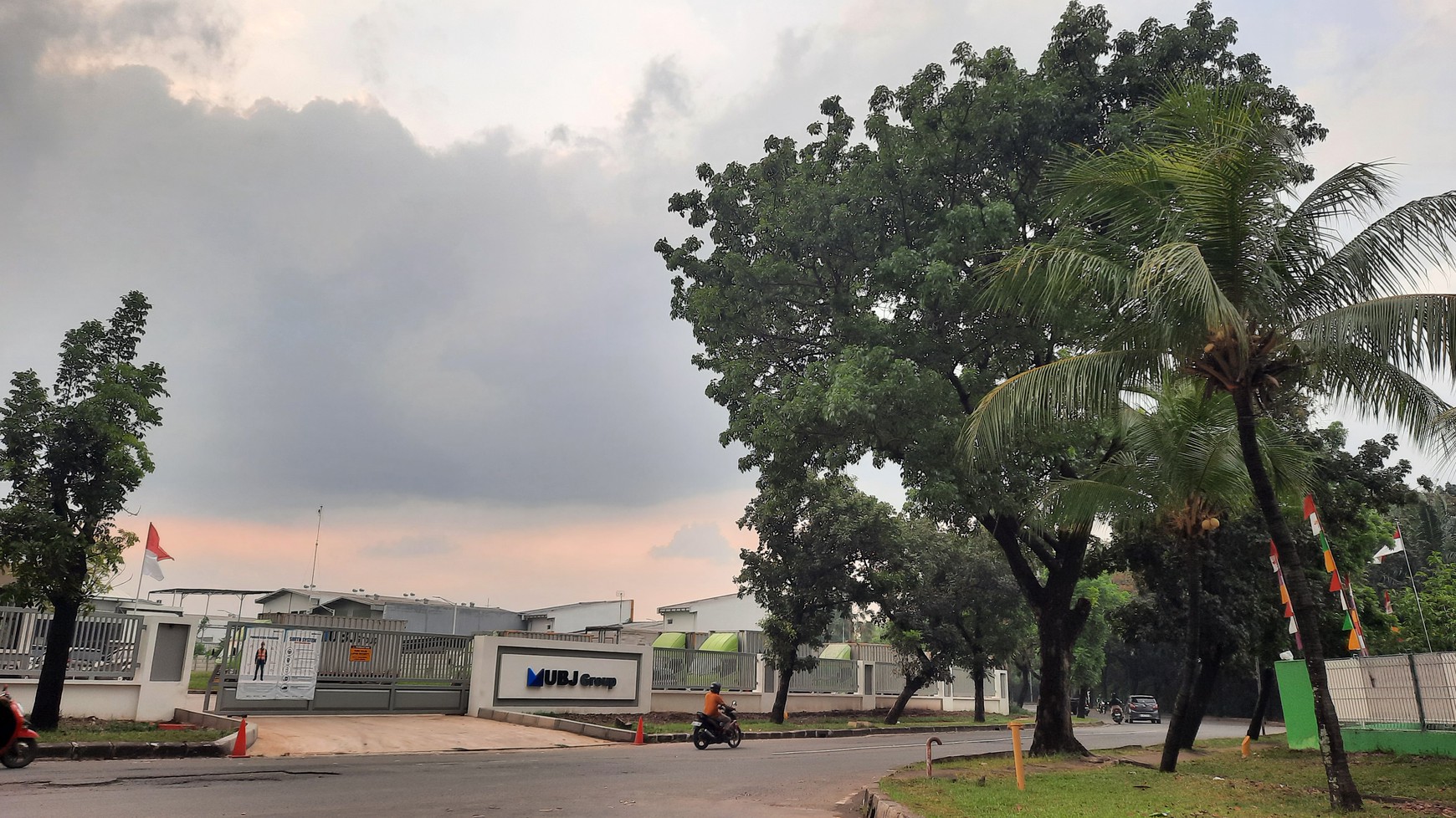 GUDANG/PABRIK DAN KANTOR SIAP PAKAI DI LOKASI STRATEGIS DIKAWASAN INDUSTRI JABABEKA CIKARANG