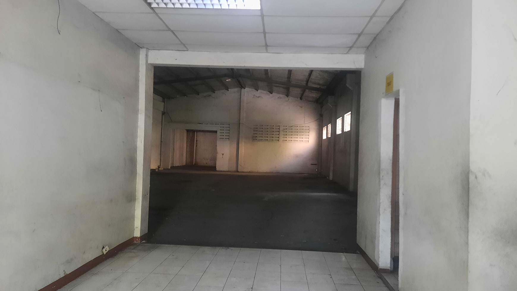 GUDANG/PABRIK DAN KANTOR SIAP PAKAI DI LOKASI STRATEGIS DIKAWASAN INDUSTRI JABABEKA CIKARANG