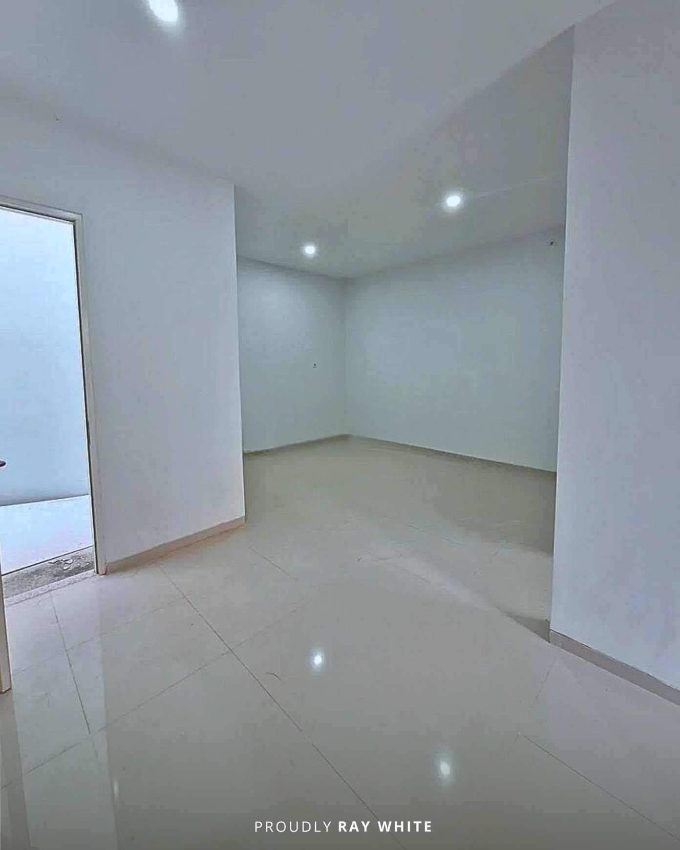 Jual Rumah 2 Lantai Rumah Baru, Mewah , Murah di Bukit Palma Citraland Surabaya Barat Dekat Pakuwon Mall dan Superindo