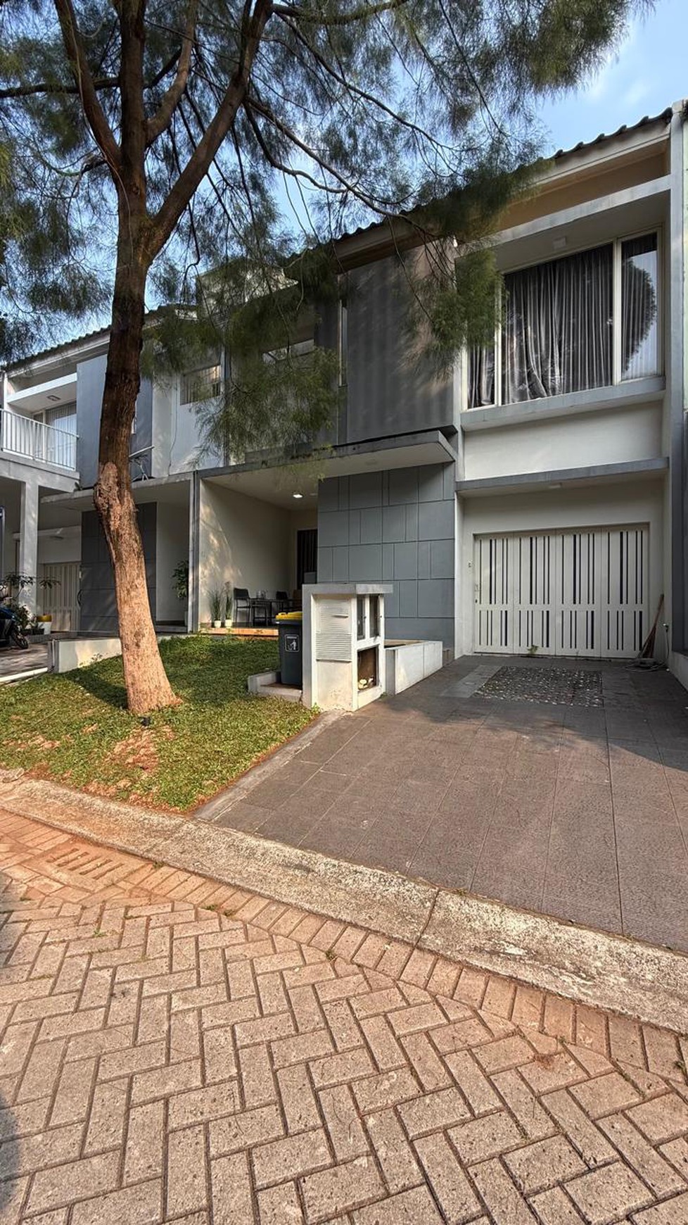 Rumah 2½ Lantai Siap Huni dengan 4 KT dan 4 Km SHM Semi Furnished @Bintaro, Sektor 7
