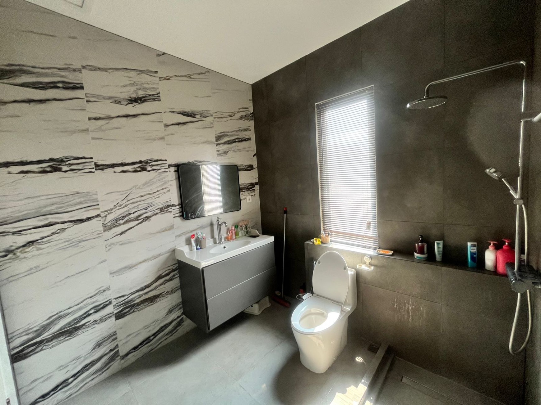 Rumah 2½ Lantai Siap Huni dengan 4 KT dan 4 Km SHM Semi Furnished @Bintaro, Sektor 7