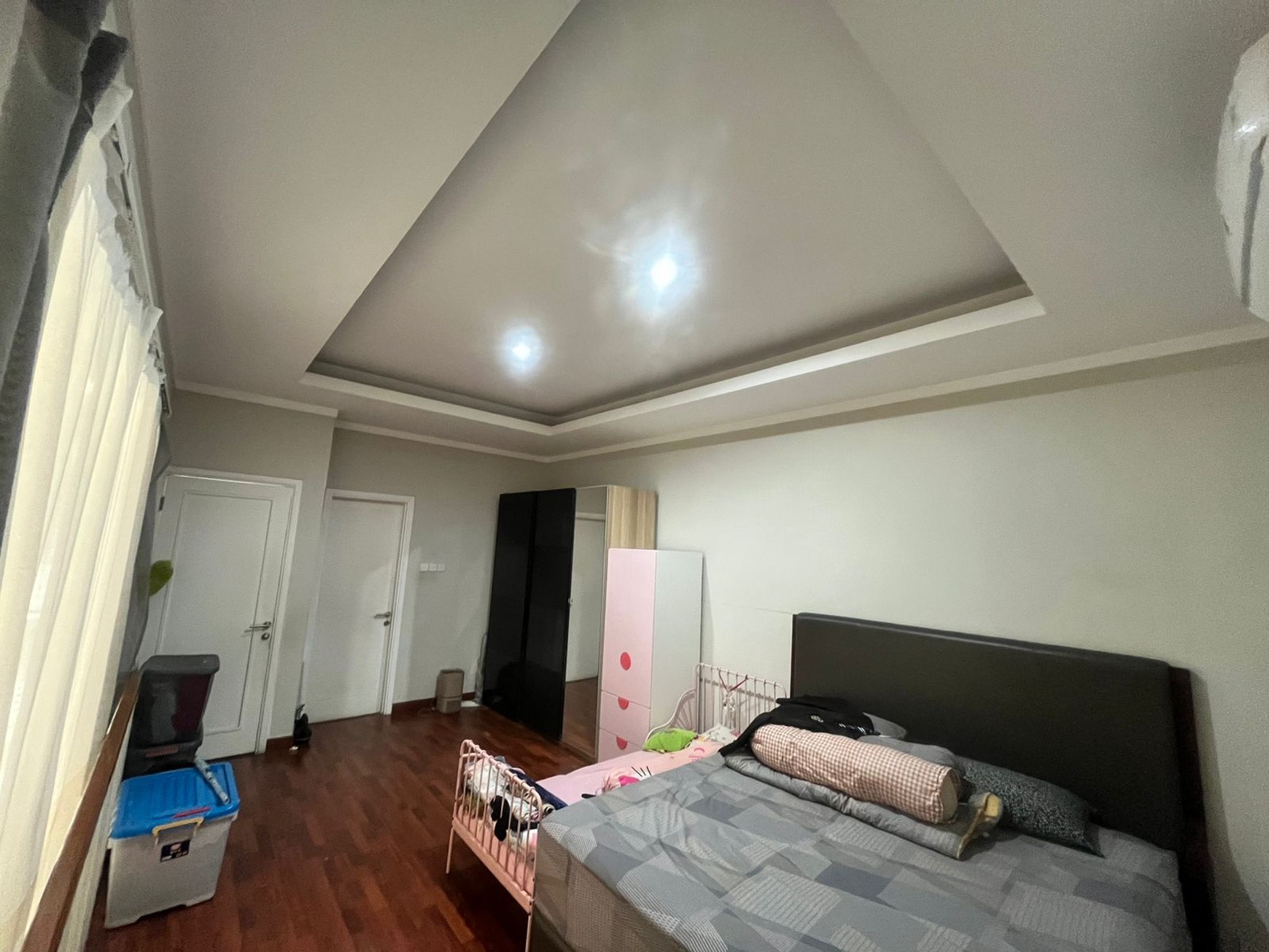 Rumah 2½ Lantai Siap Huni dengan 4 KT dan 4 Km SHM Semi Furnished @Bintaro, Sektor 7