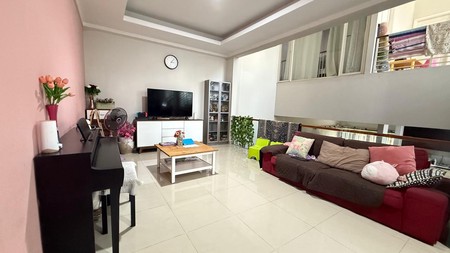 Rumah 2½ Lantai Siap Huni dengan 4 KT dan 4 Km SHM Semi Furnished @Bintaro, Sektor 7