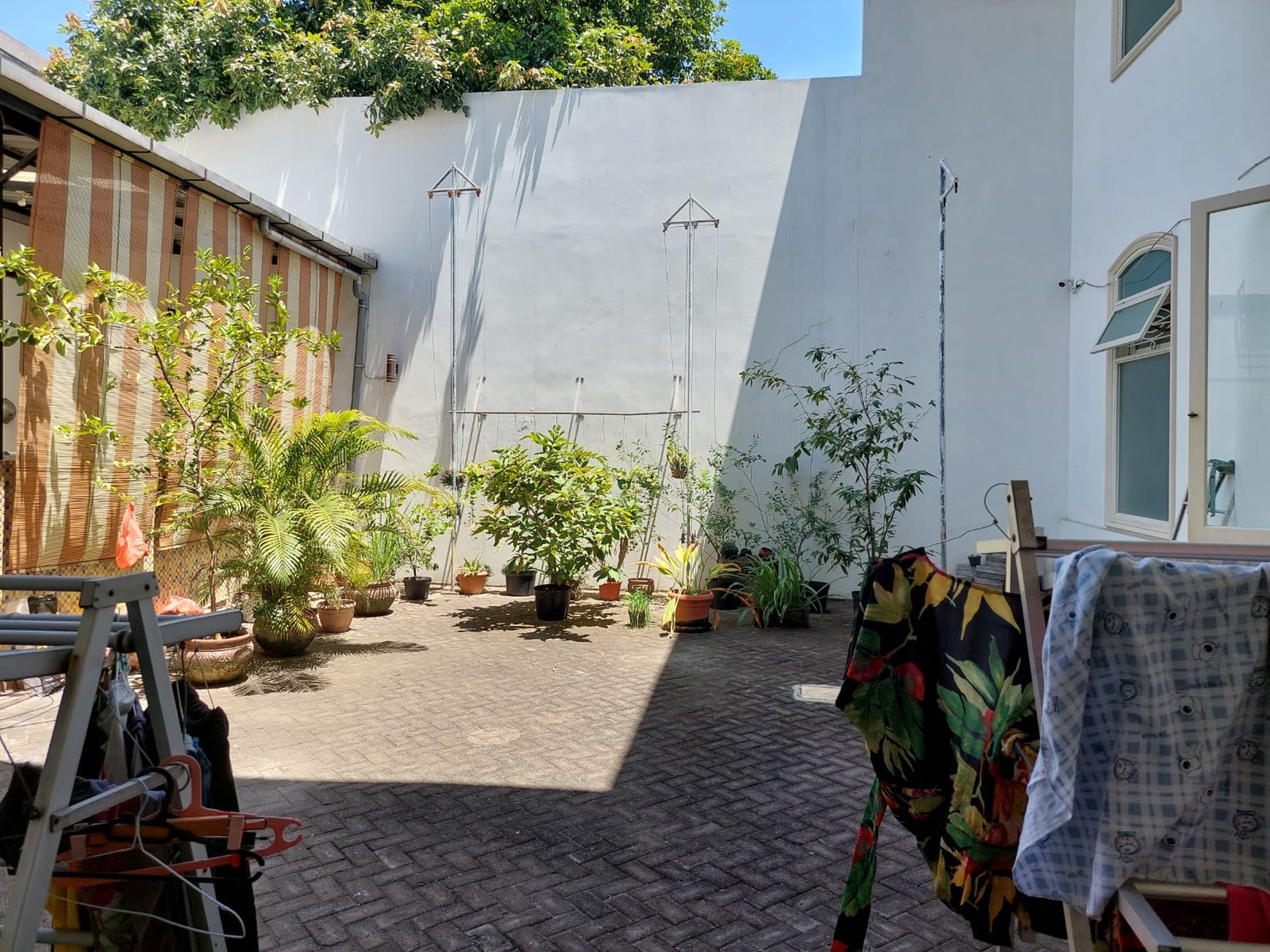 Dijual Rumah Dharmahusada Indah Mewah Classic Terawat Butuh Cepat Laku 