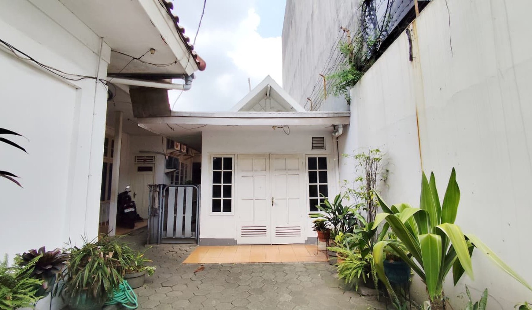Rumah Hitung Tanah di Menteng Lokasi Premium Jakarta Pusat