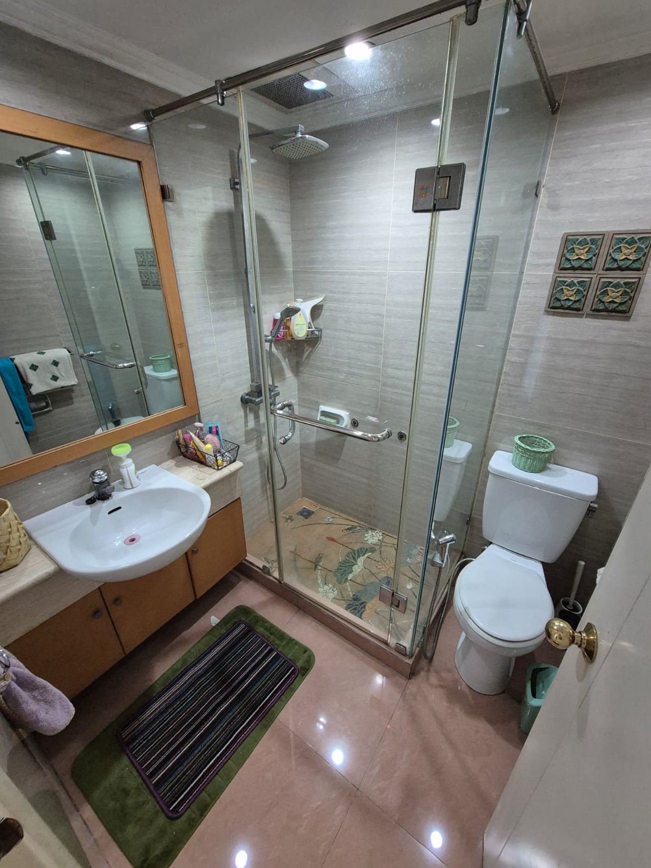 Disewakan Apartemen Batavia 3 BR lokasi strategis, furnished terawat di Bendungan Hilir jakarta pusat