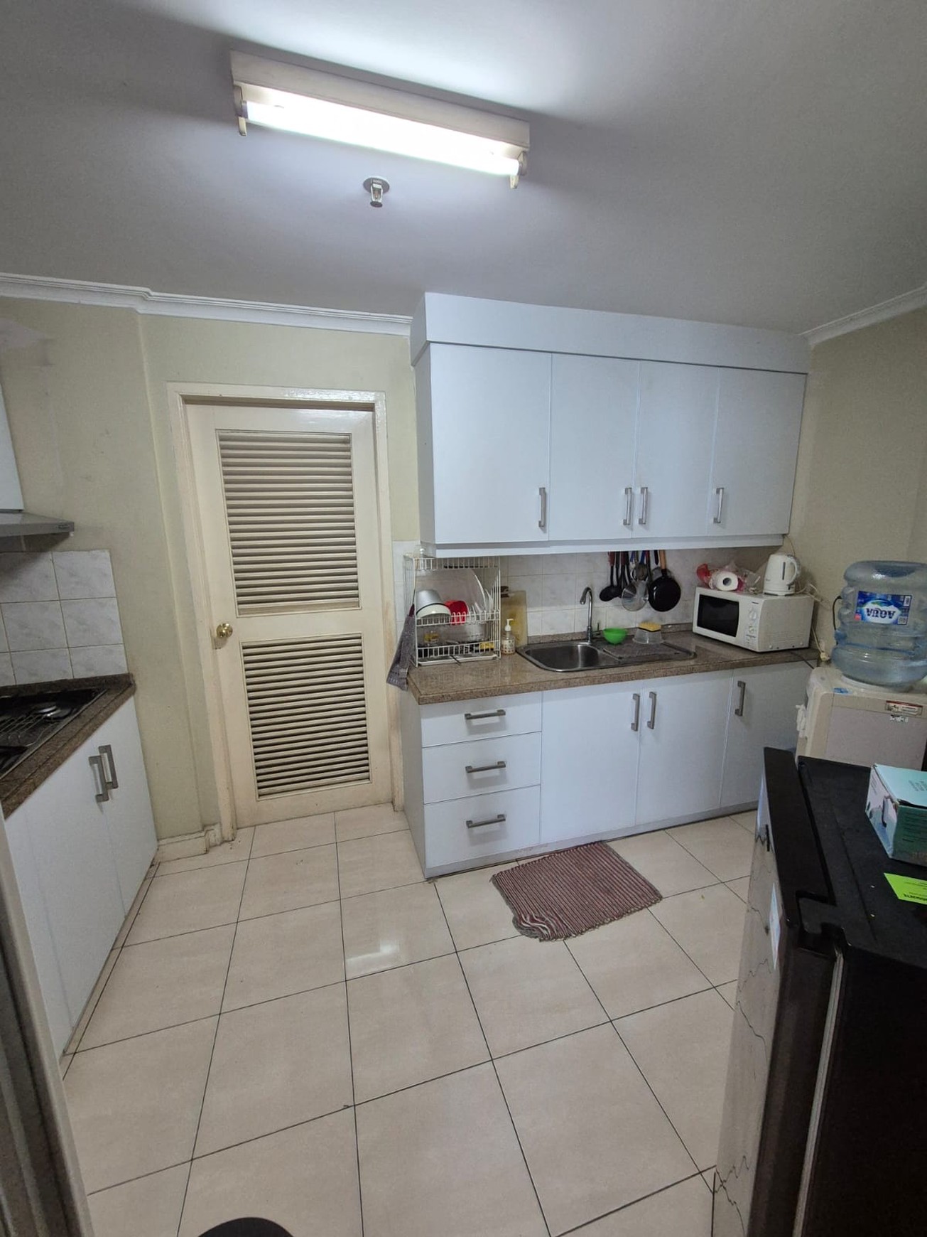 Disewakan Apartemen Batavia 3 BR lokasi strategis, furnished terawat di Bendungan Hilir jakarta pusat
