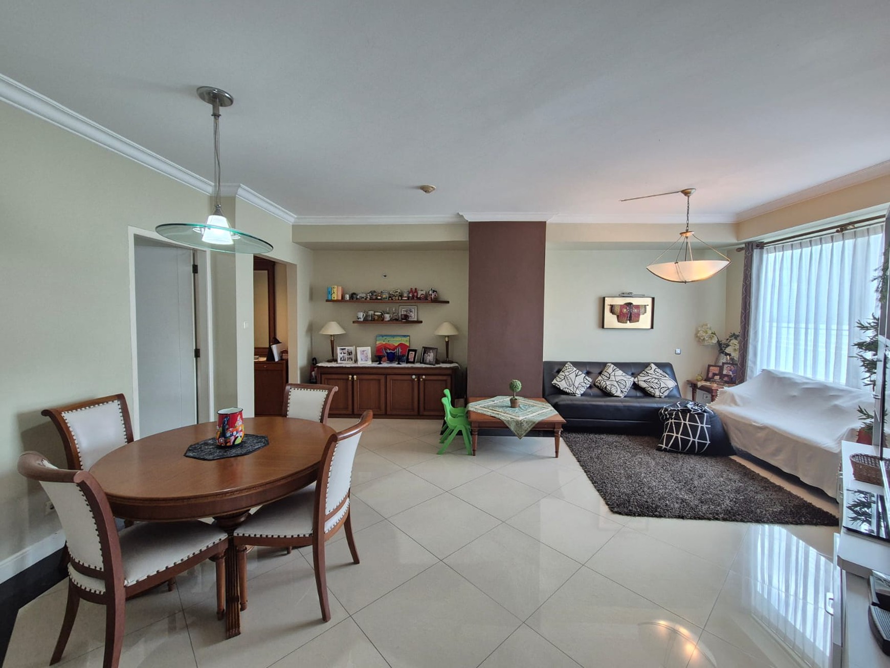 Disewakan Apartemen Batavia 3 BR lokasi strategis, furnished terawat di Bendungan Hilir jakarta pusat