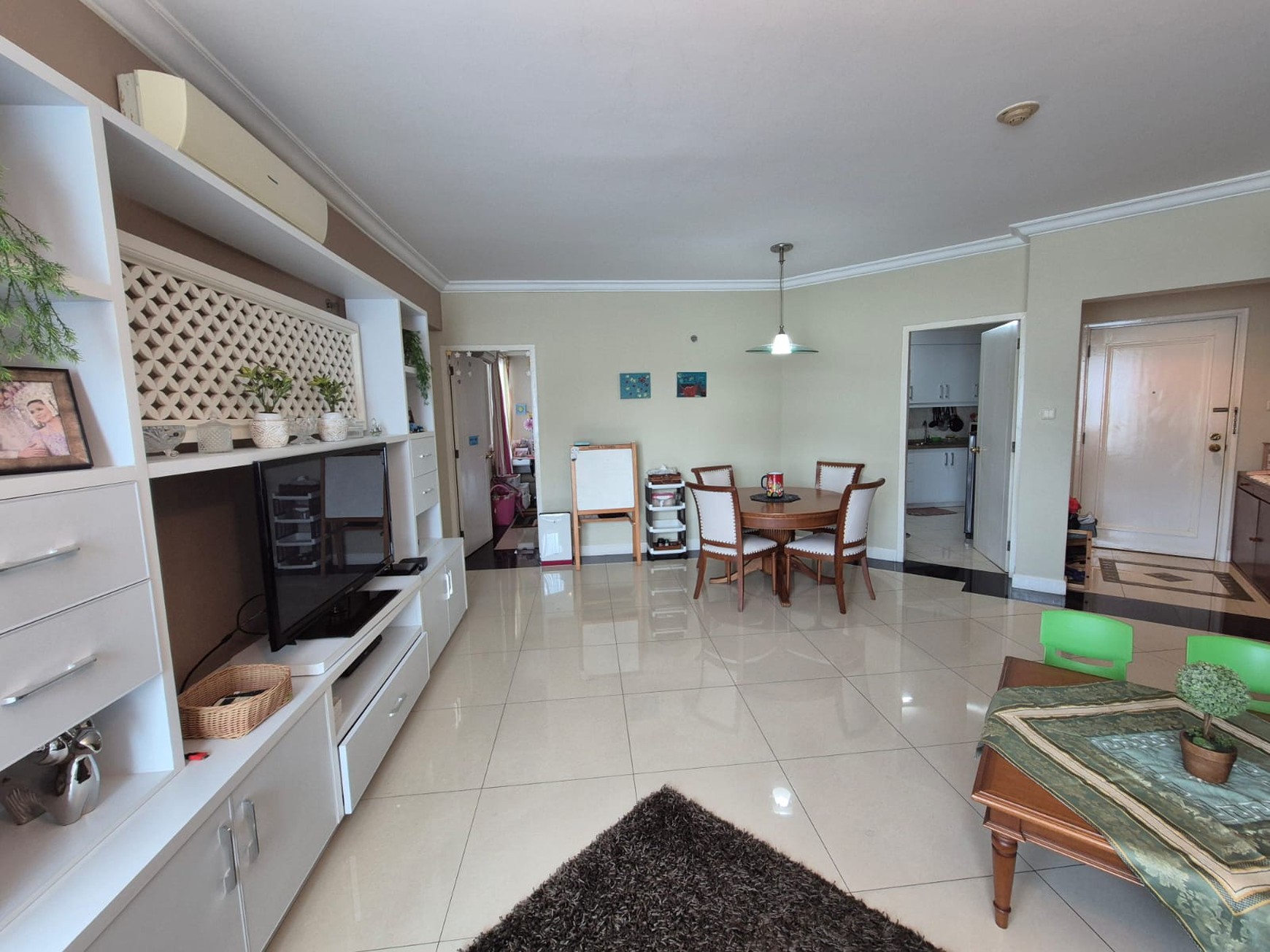 Disewakan Apartemen Batavia 3 BR lokasi strategis, furnished terawat di Bendungan Hilir jakarta pusat