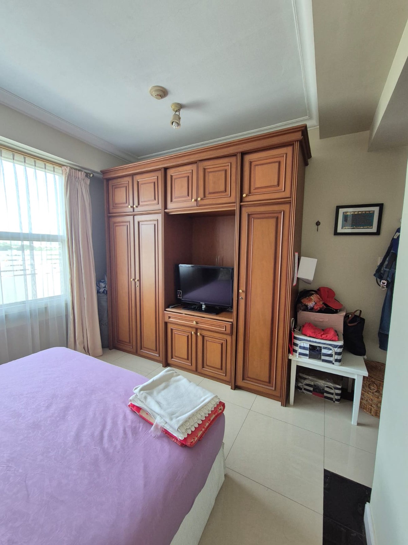 Disewakan Apartemen Batavia 3 BR lokasi strategis, furnished terawat di Bendungan Hilir jakarta pusat