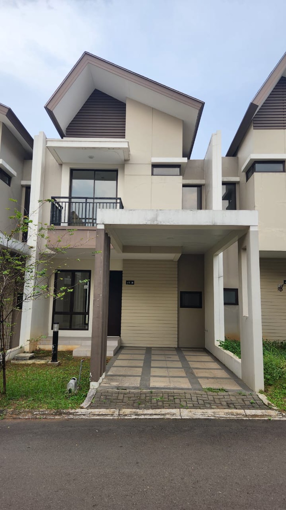 Turun  Harga Rumah 2 lantai di dalam cluster Podomoro Golf View Residence