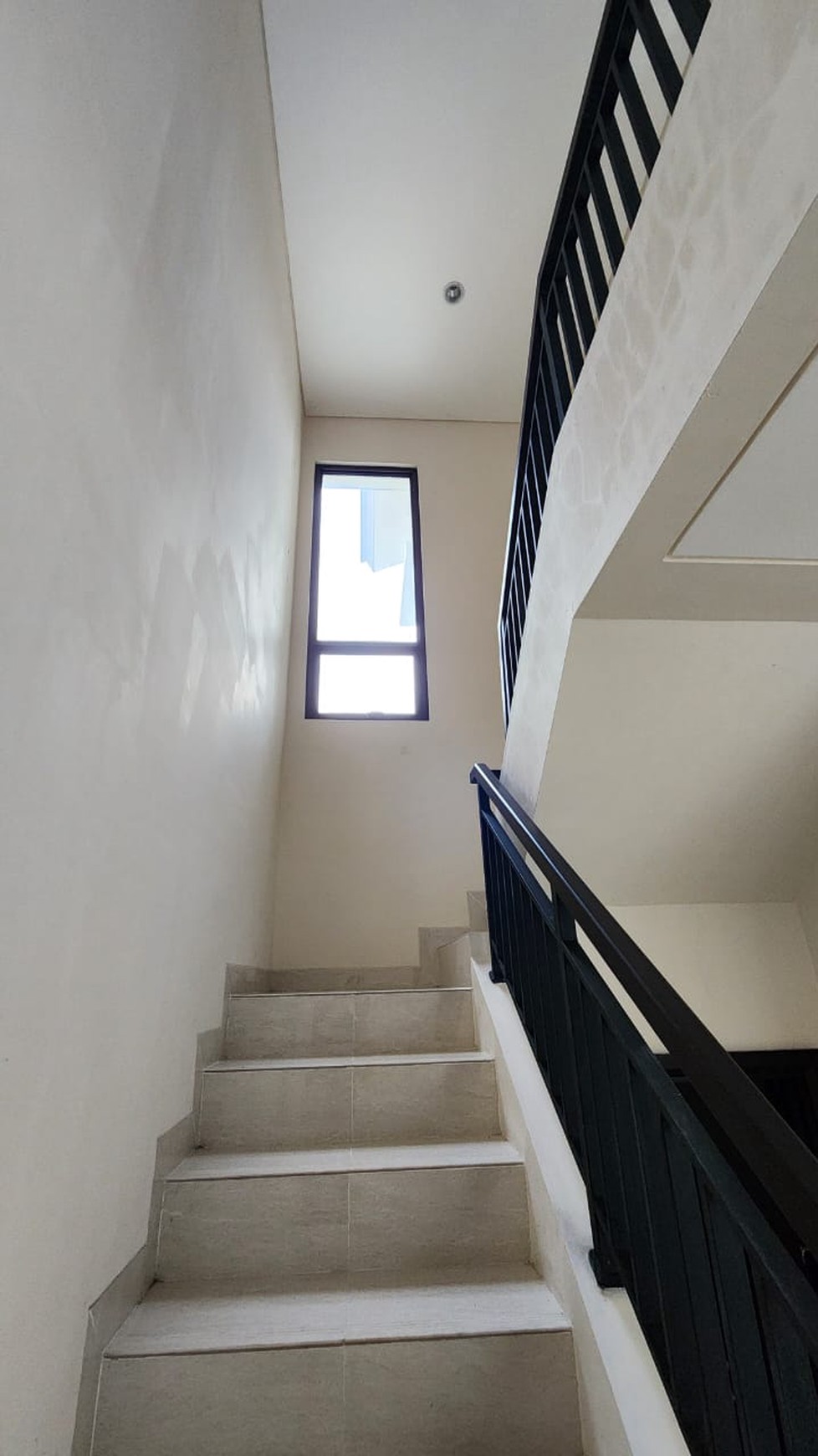 Turun  Harga Rumah 2 lantai di dalam cluster Podomoro Golf View Residence